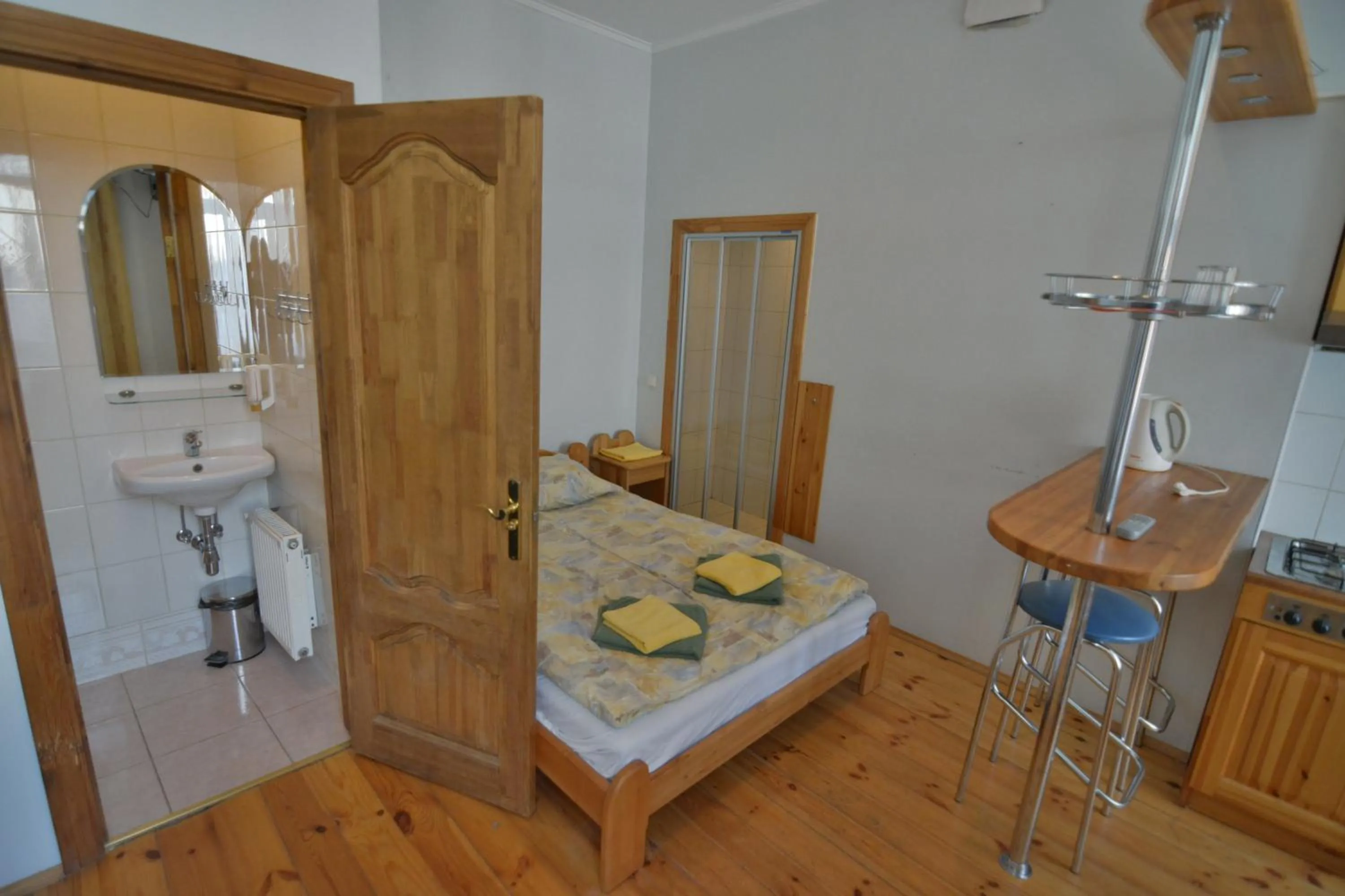 Photo of the whole room in Hotel Multilux with Self Check-in