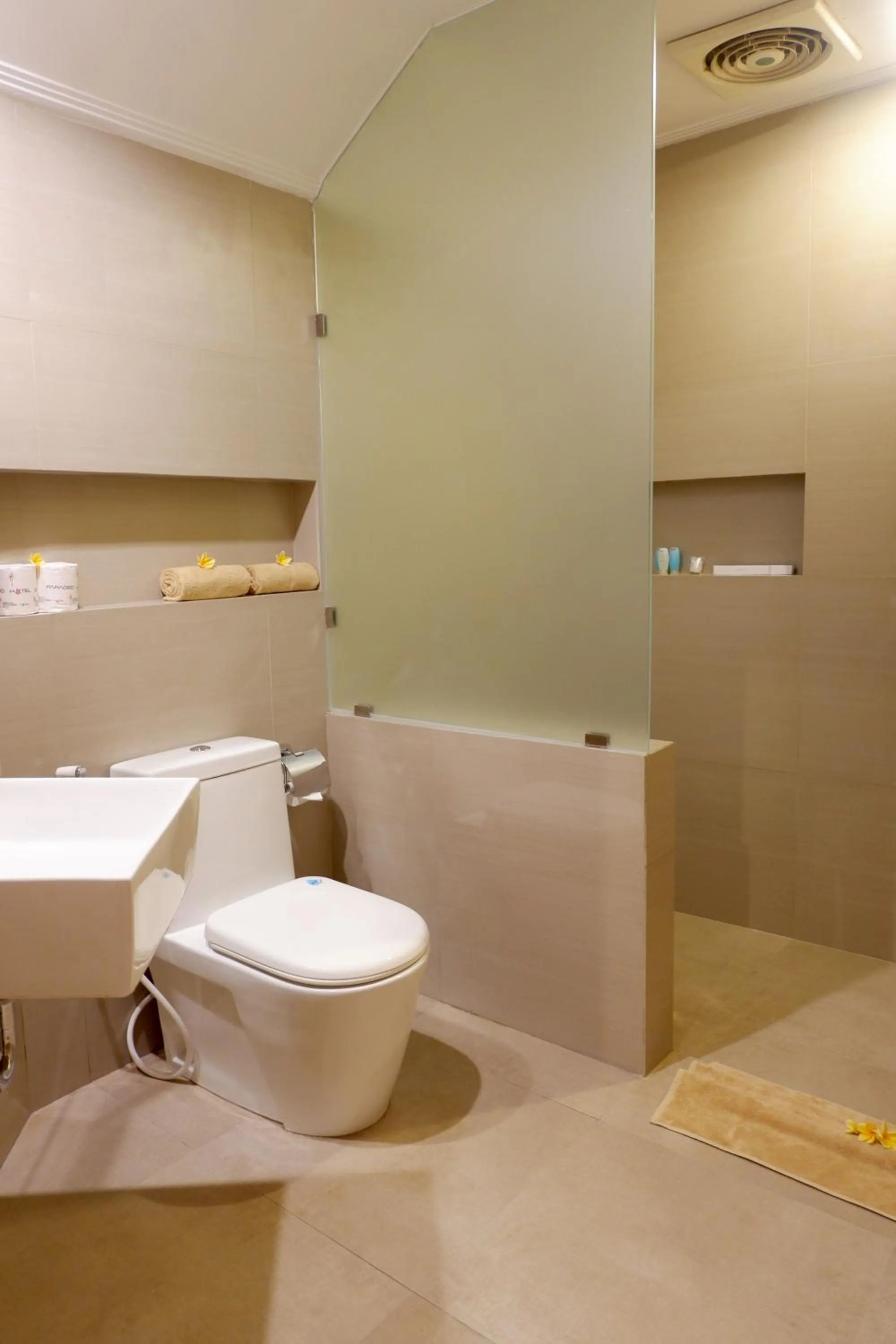 Bathroom in Seminyak Paradiso Hotel