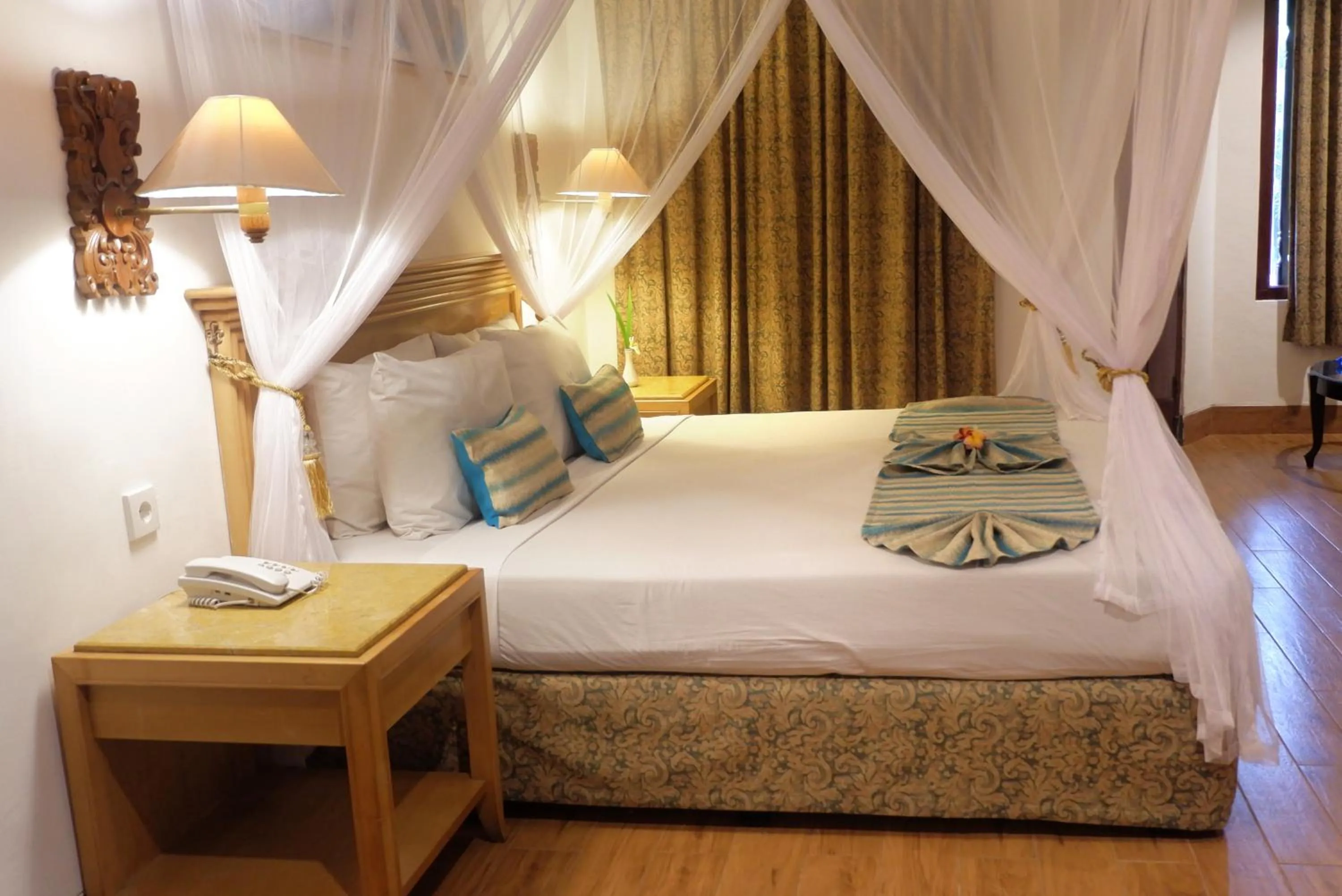 Photo of the whole room, Bed in Seminyak Paradiso Hotel