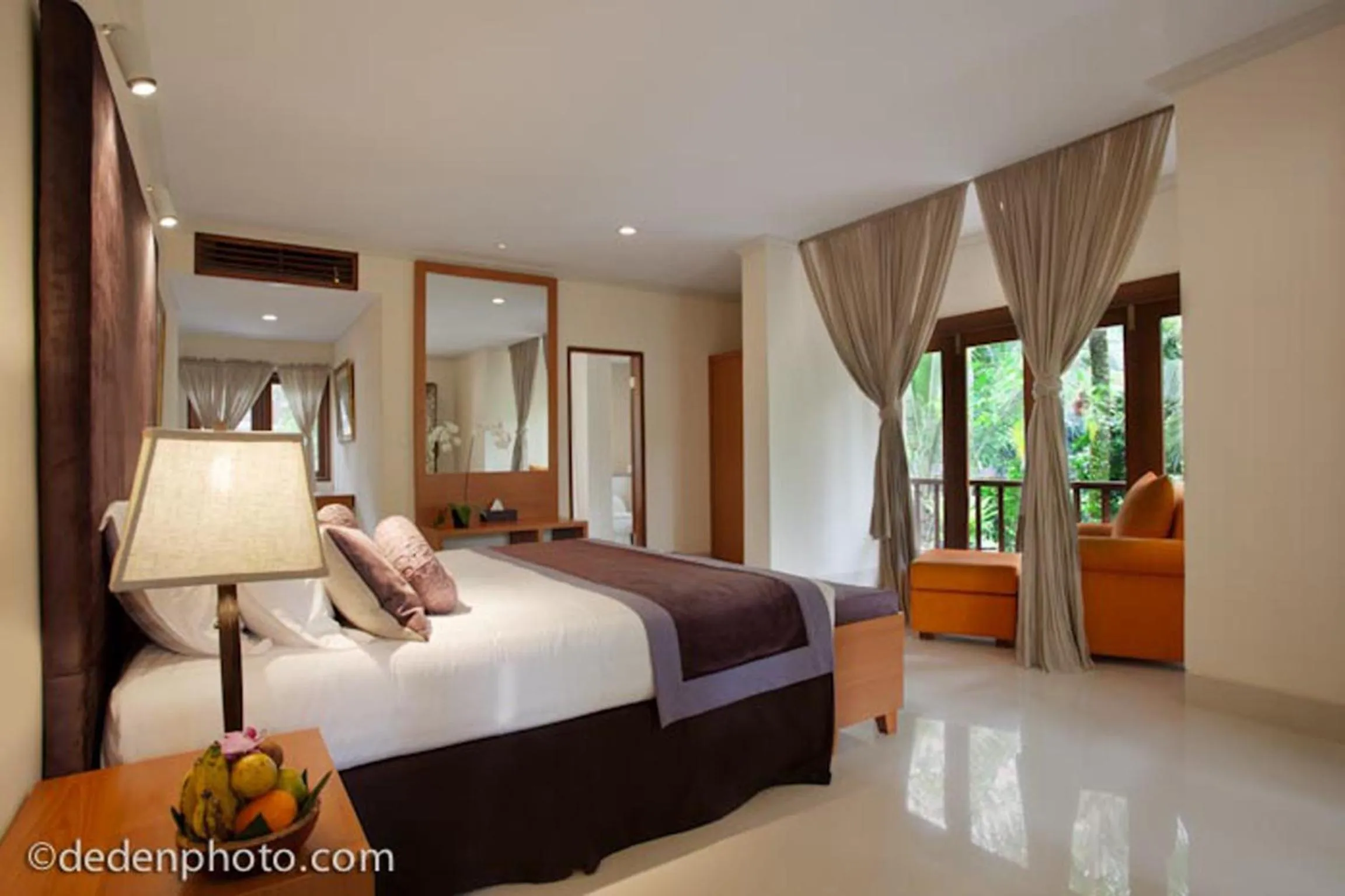 Seating area, Bed in Arma Museum & Resort