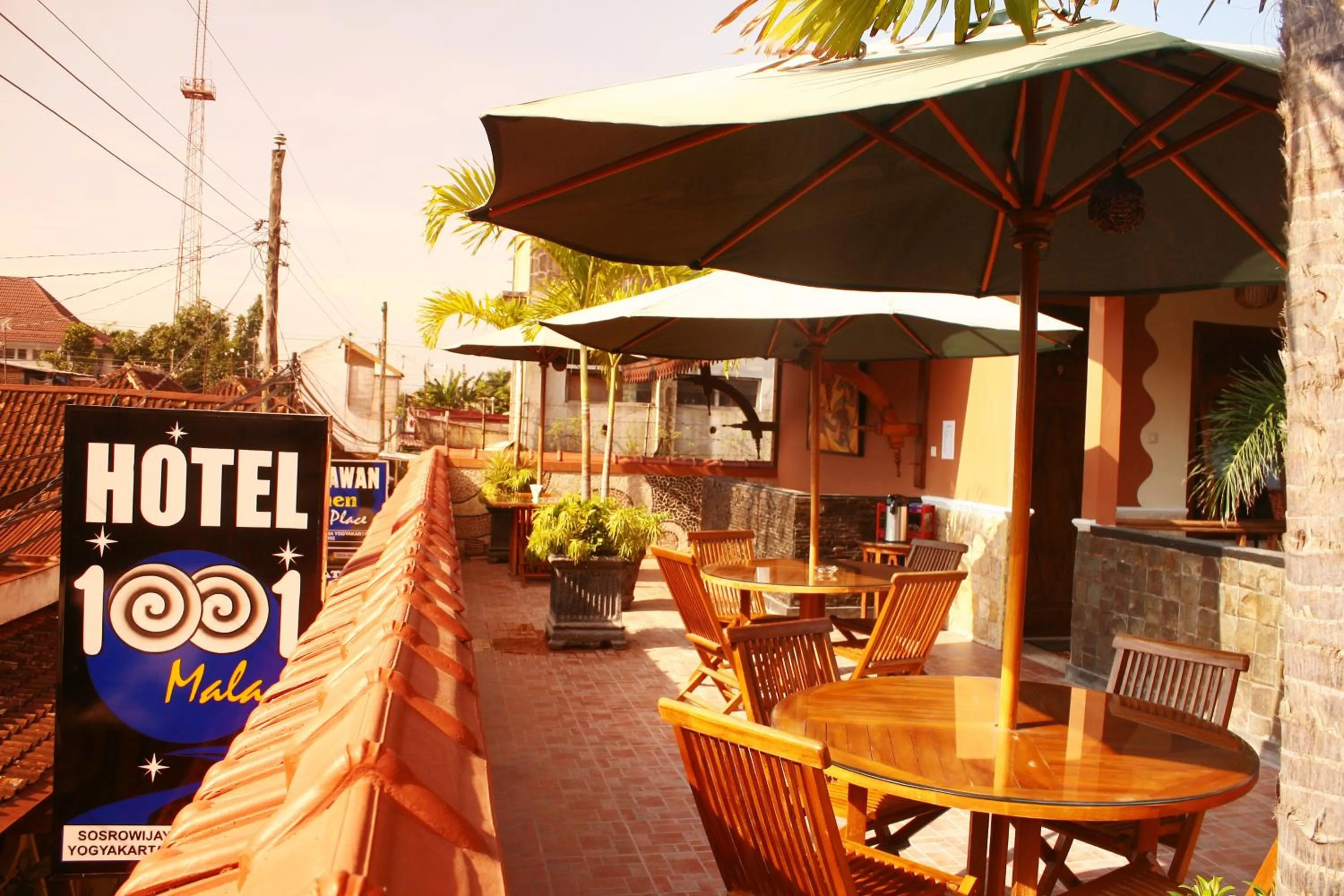 Restaurant/places to eat in Hotel 1001 Malam