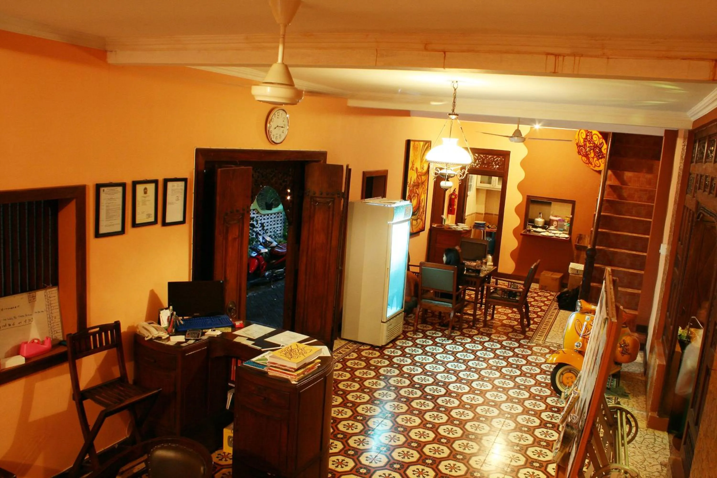 Staff, Restaurant/Places to Eat in Hotel 1001 Malam