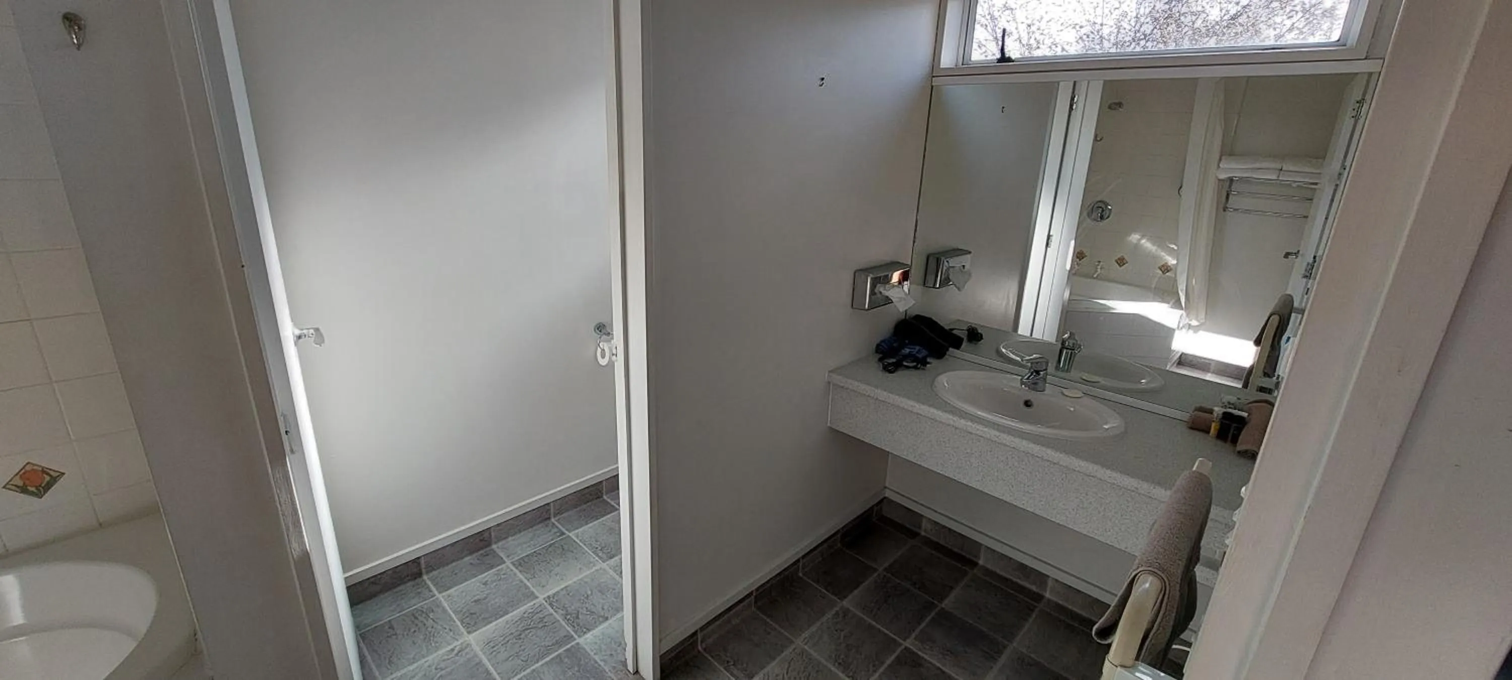 Toilet in Fitzherbert Court Motel