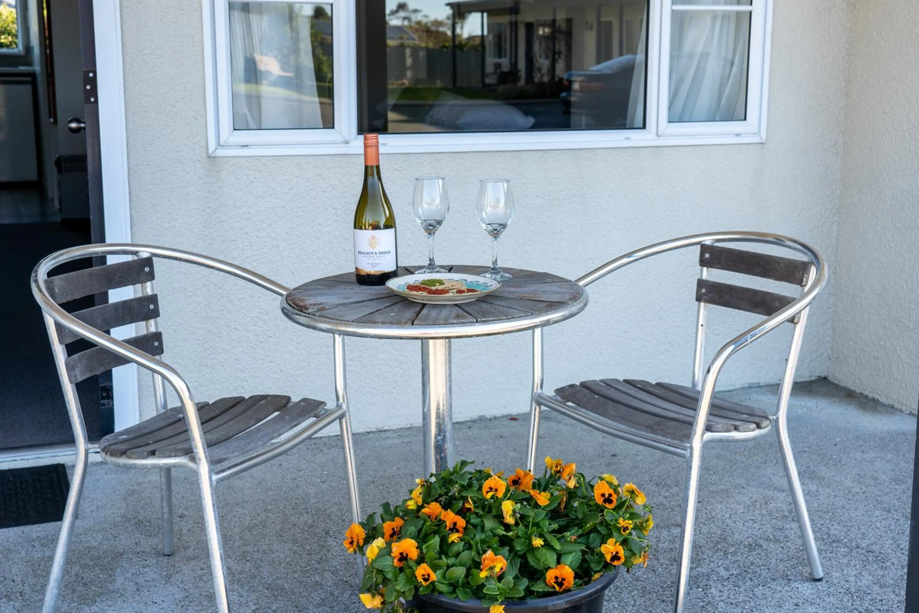 Seating area in Fitzherbert Court Motel