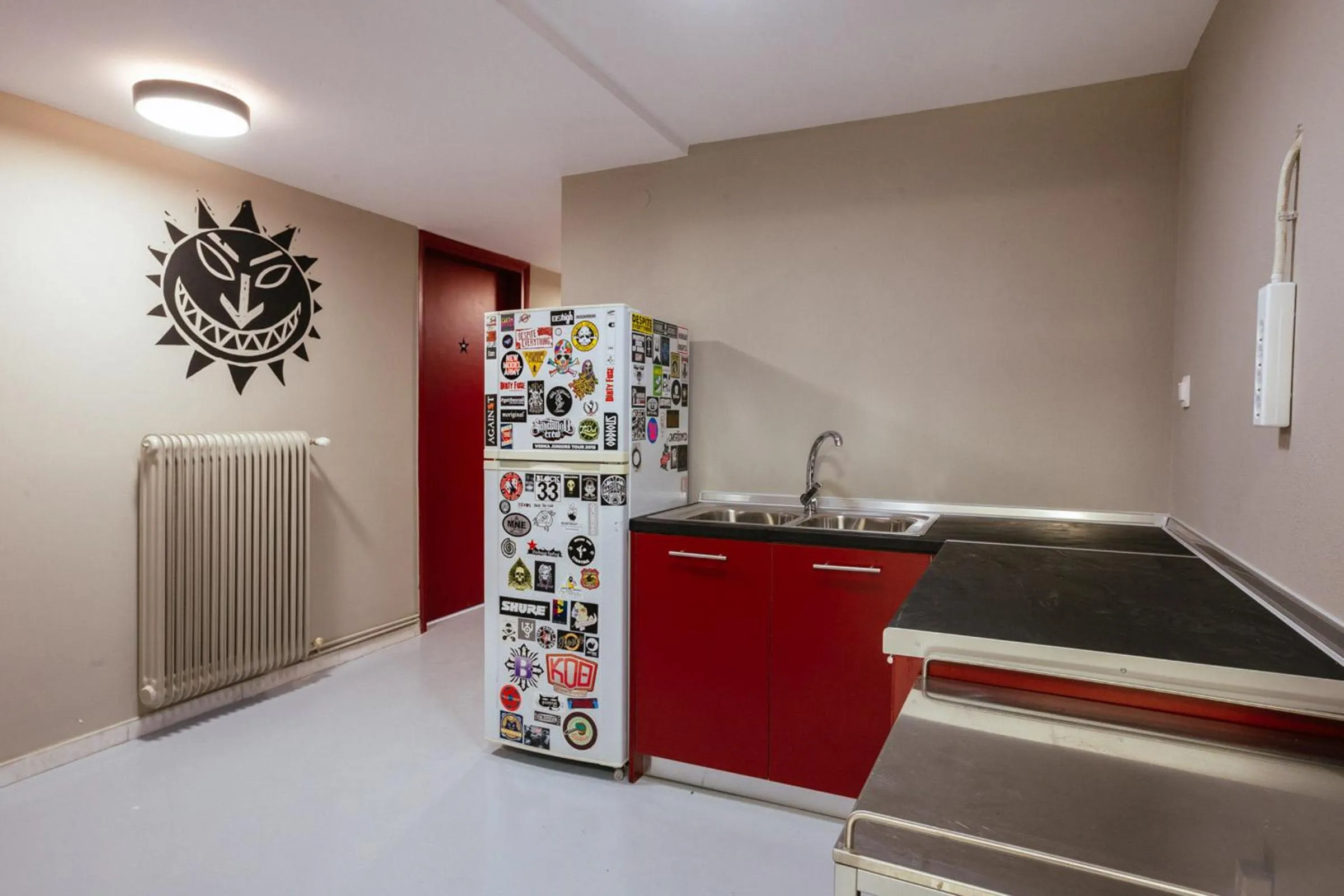 Kitchen or kitchenette in Stay Hybrid Youth Hostel