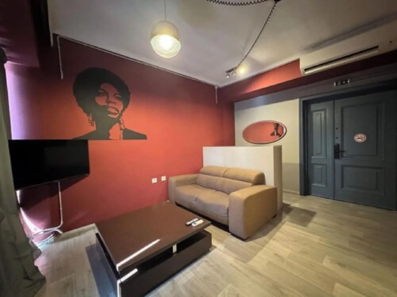 TV and multimedia in Stay Hybrid Youth Hostel