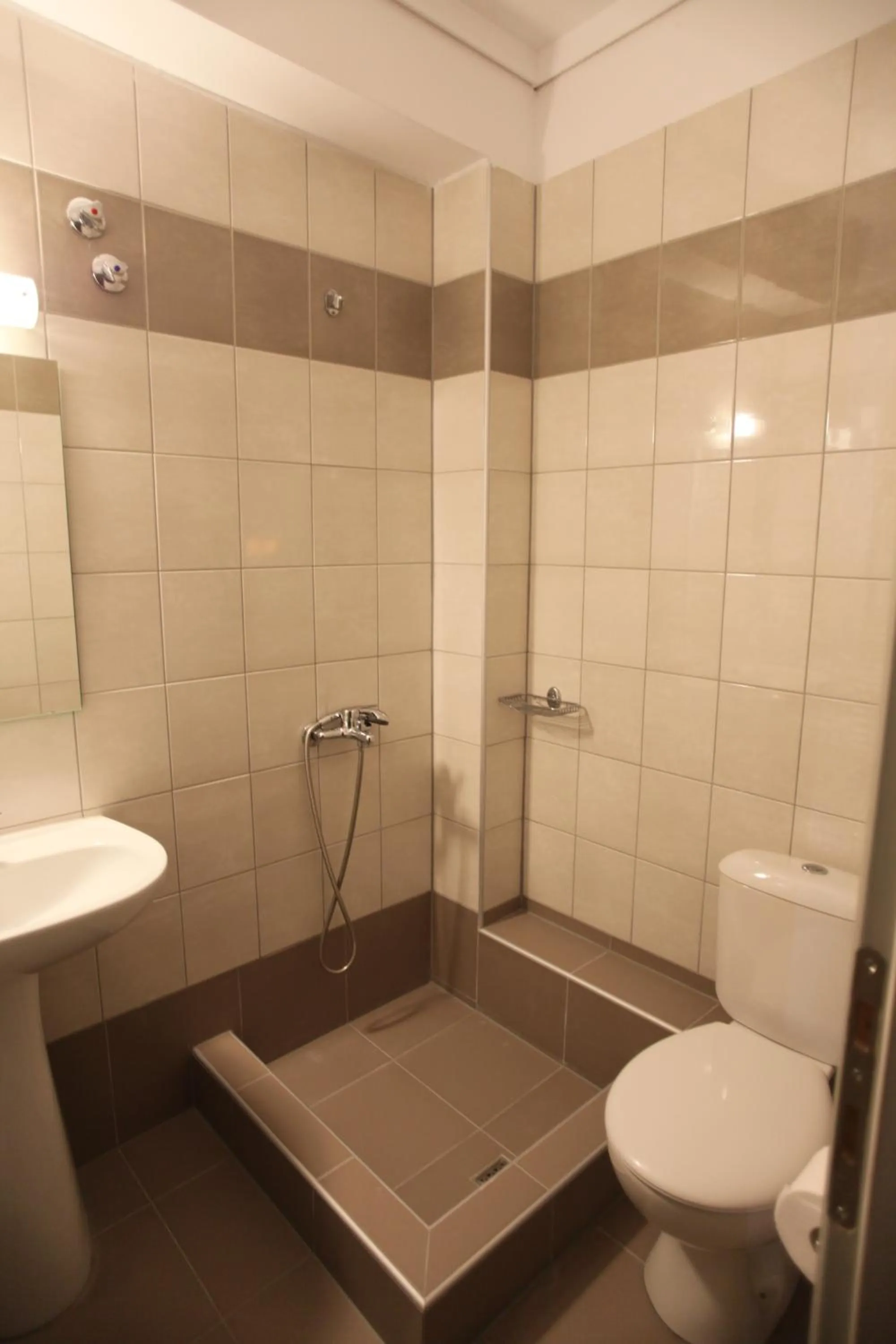 Shower in Stay Hybrid Youth Hostel