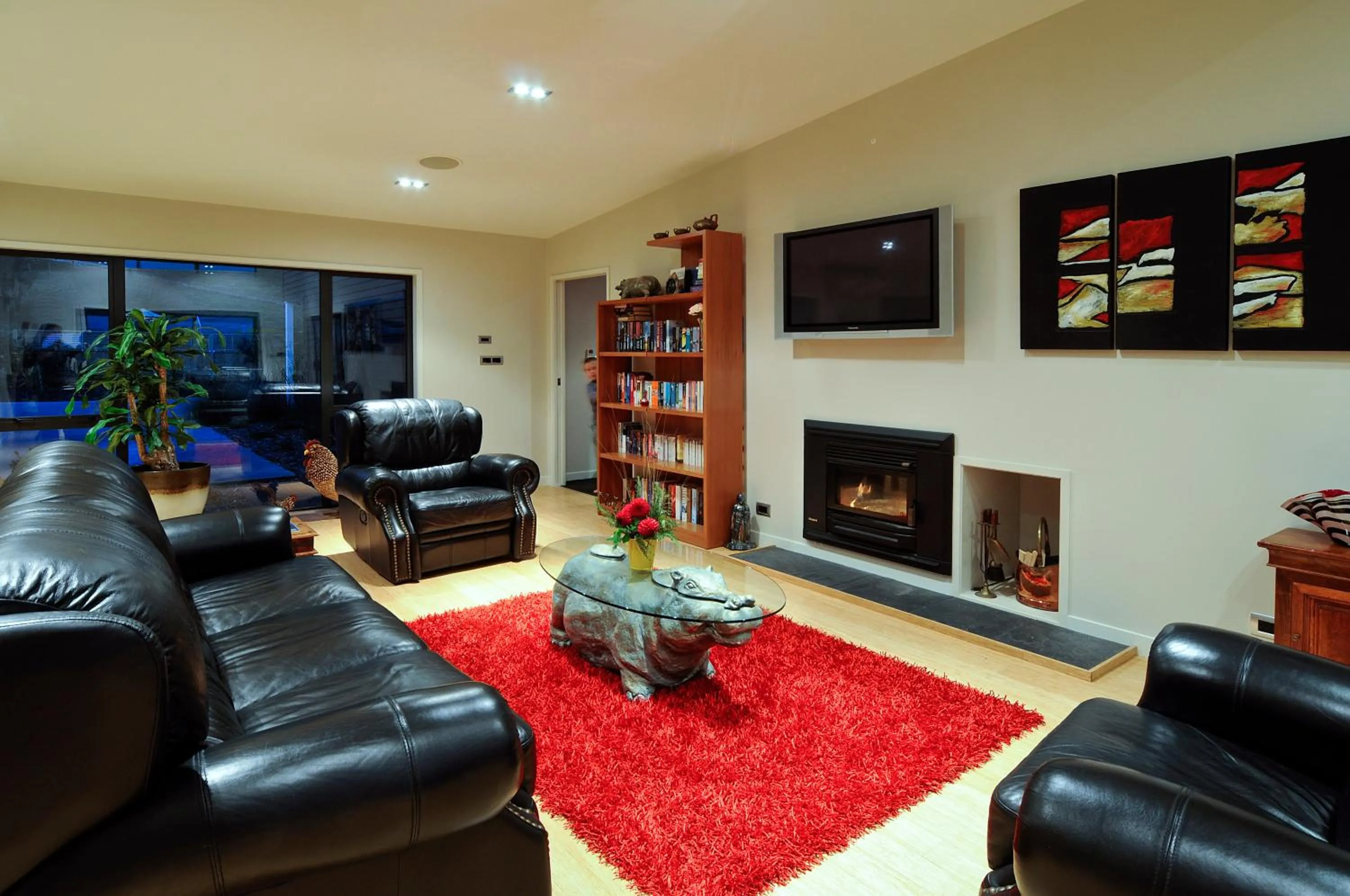 Communal lounge/ TV room in City Lights Boutique Lodge