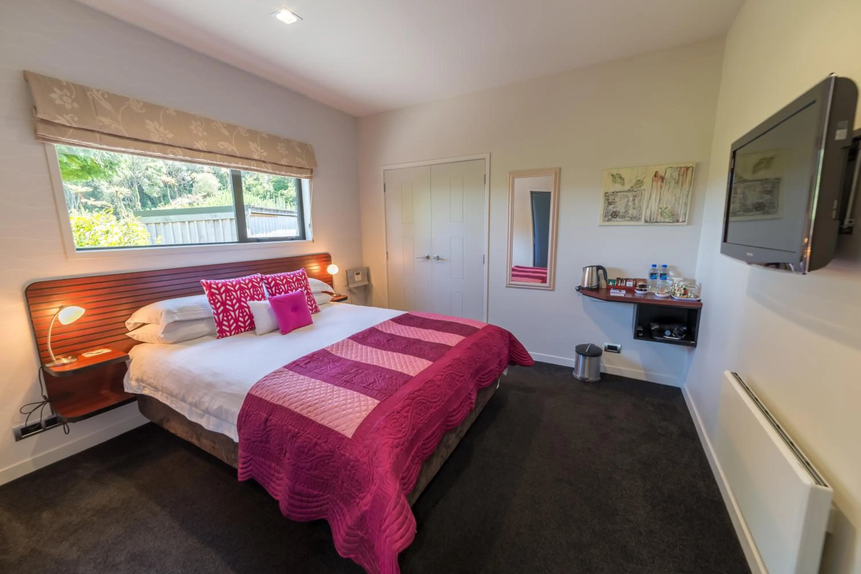 Photo of the whole room, Bed in City Lights Boutique Lodge