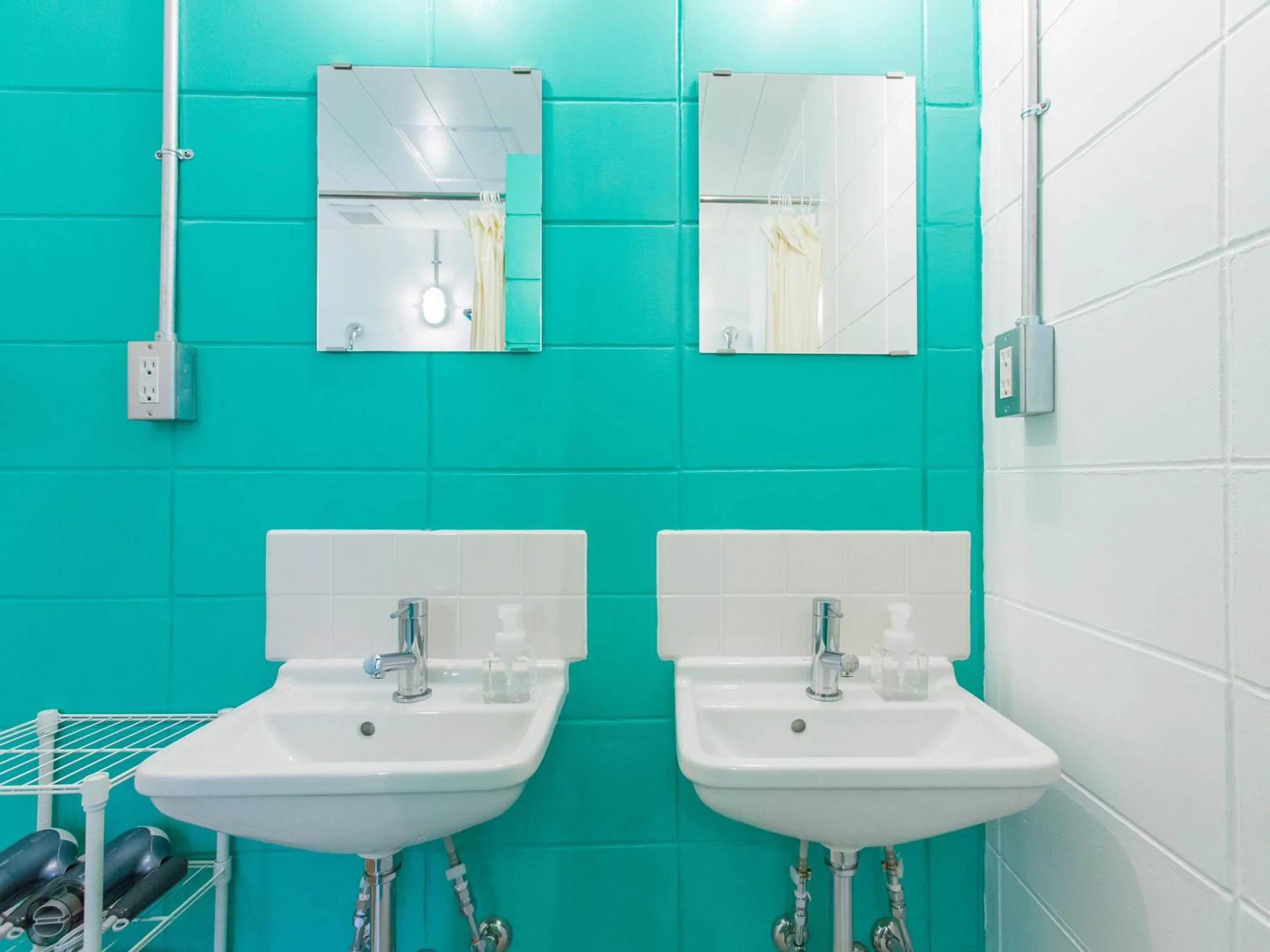 Area and facilities in Seawall Hostel