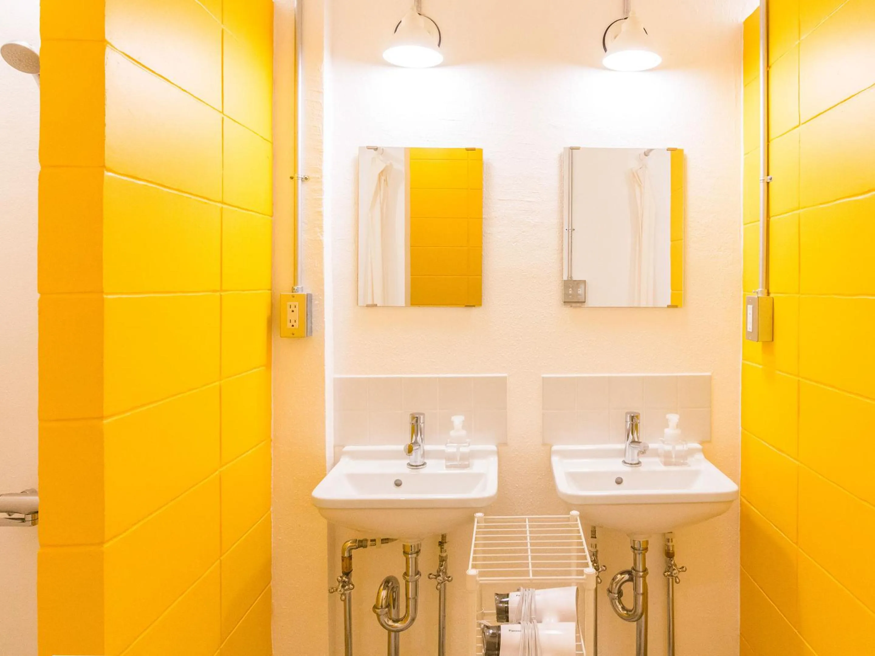 Area and facilities in Seawall Hostel