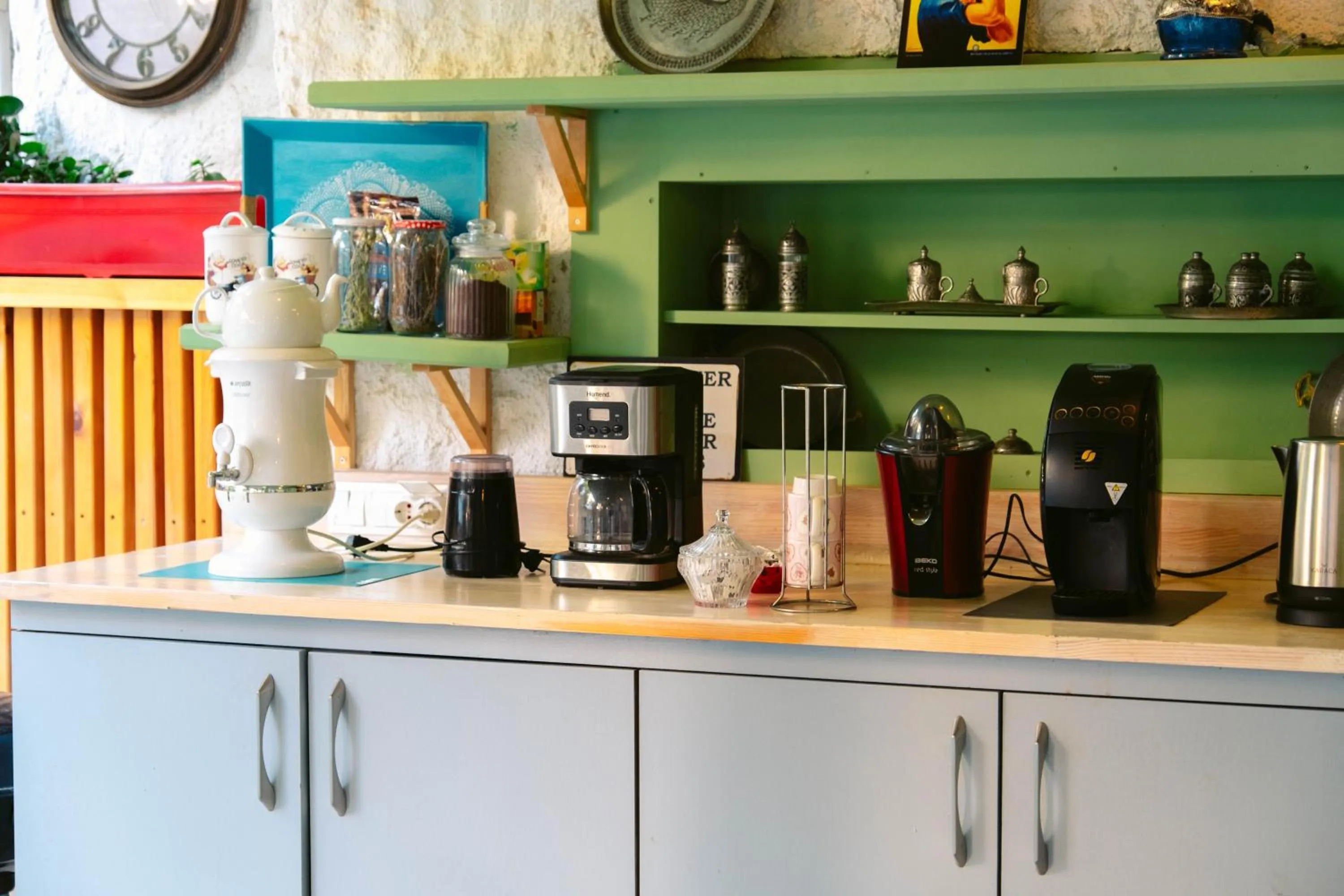 Coffee/tea facilities in The Suite Apart Hotel