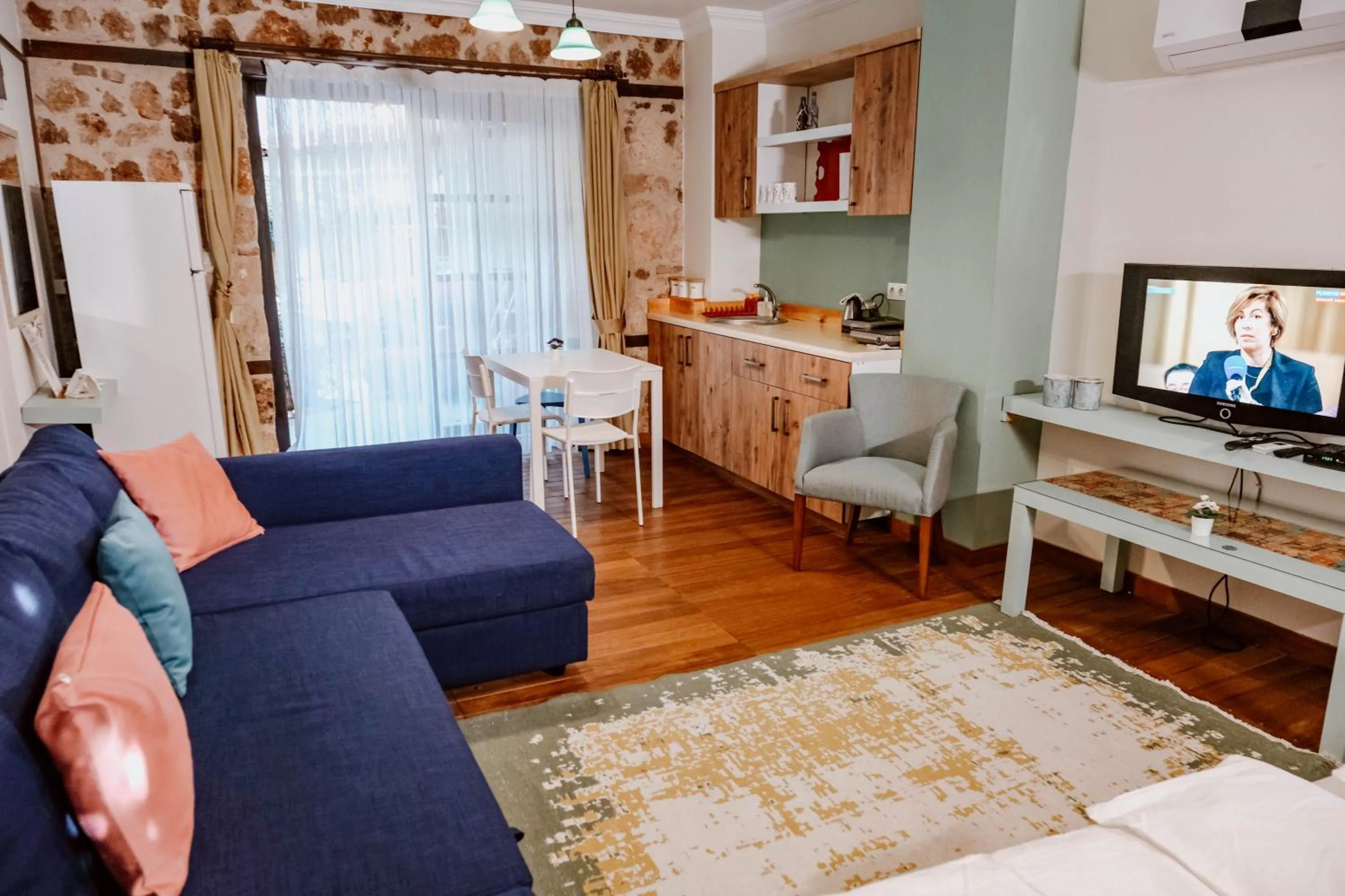 TV and multimedia in The Suite Apart Hotel