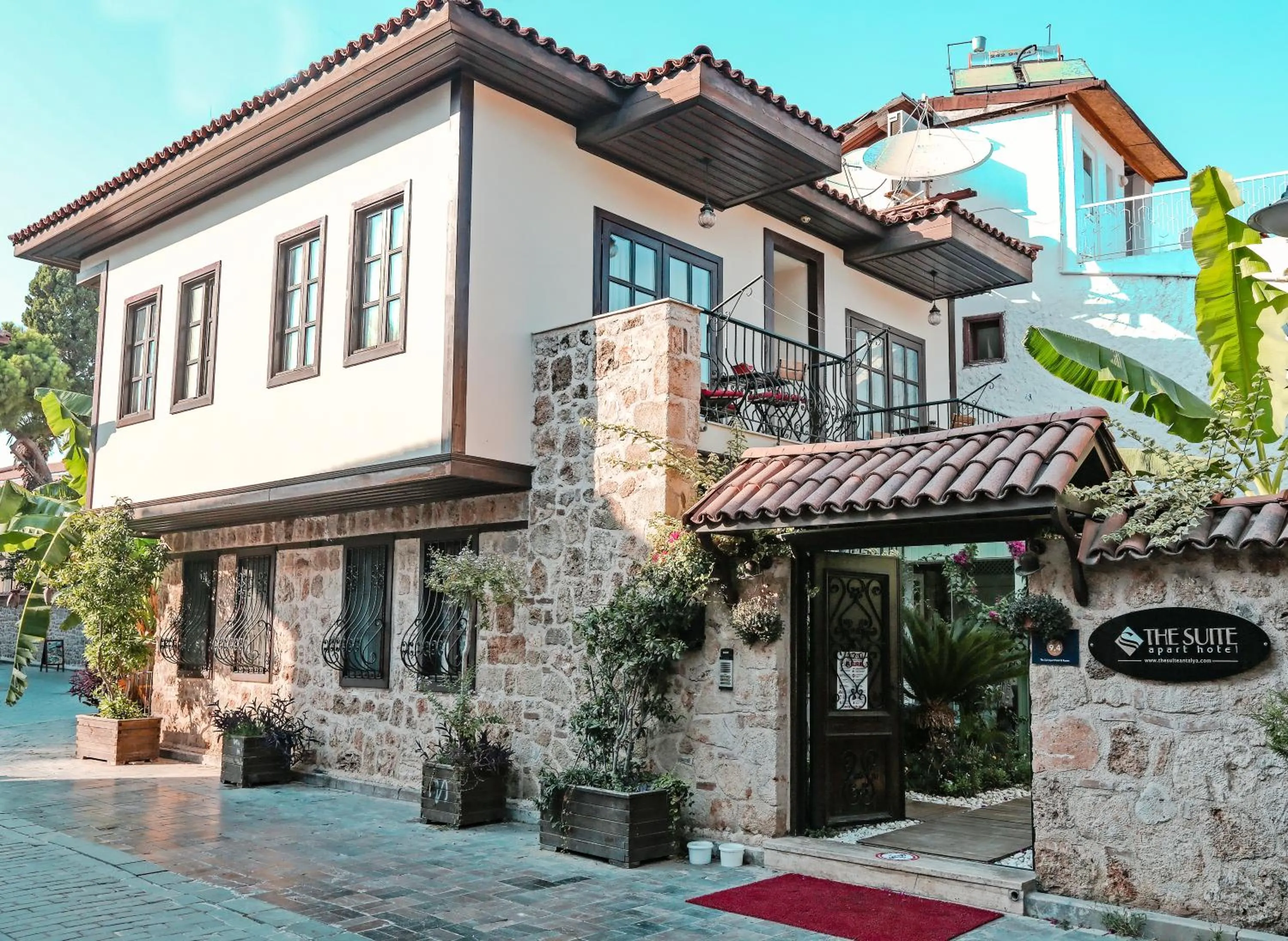 Facade/entrance in The Suite Apart Hotel