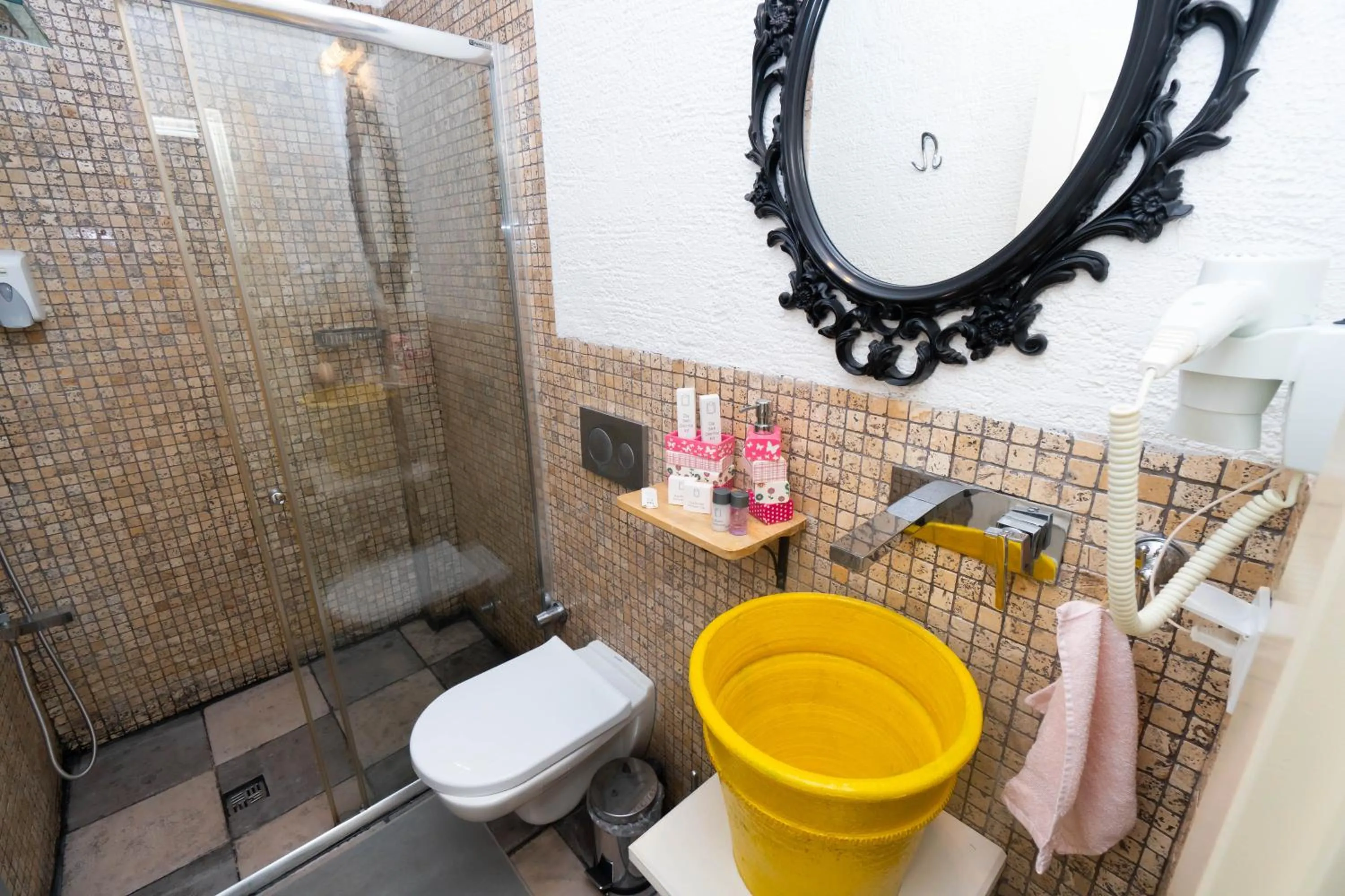 Shower in The Suite Apart Hotel