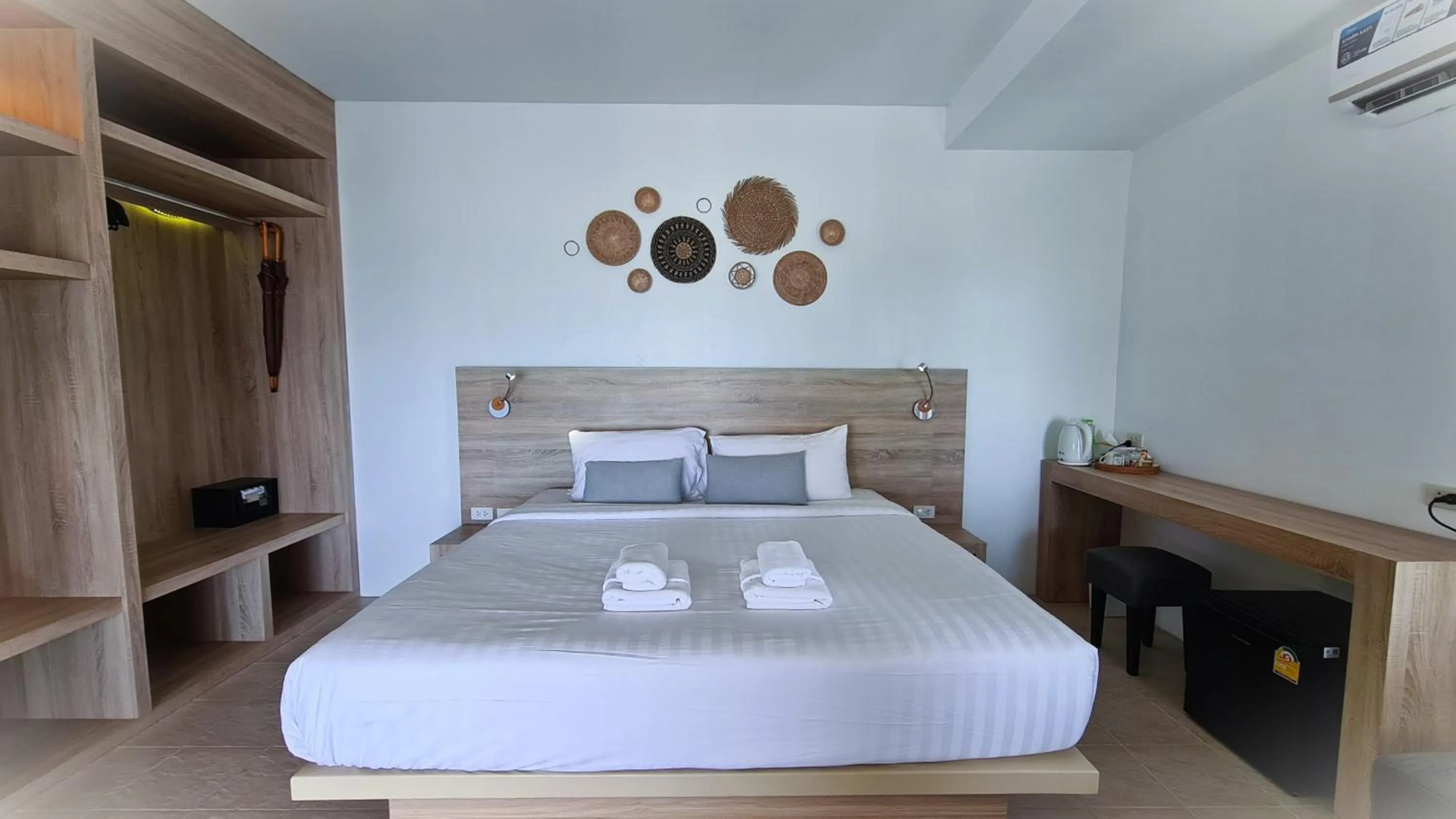 Bedroom, Bed in Moonlight Bay Resort