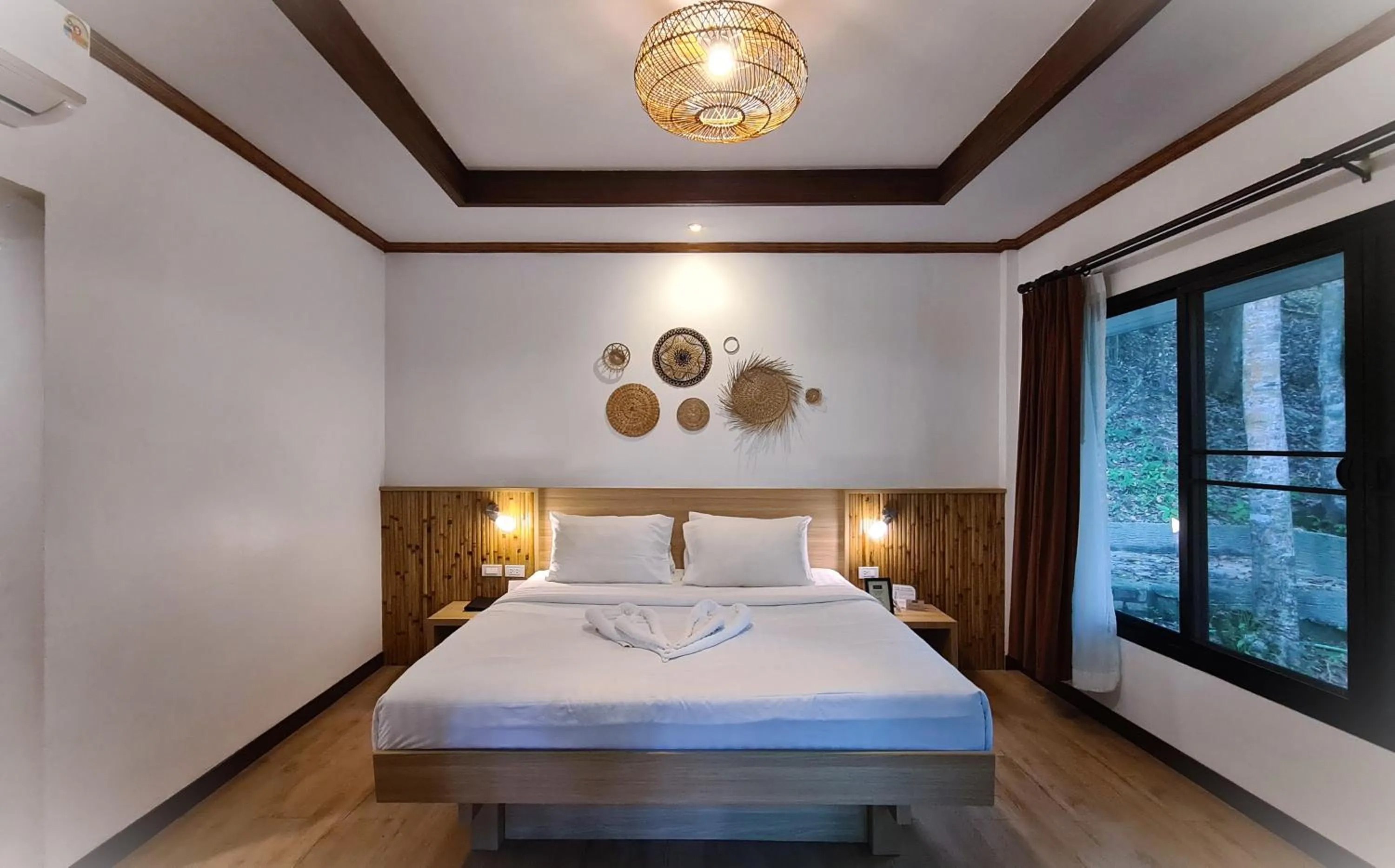 Bedroom, Bed in Moonlight Bay Resort