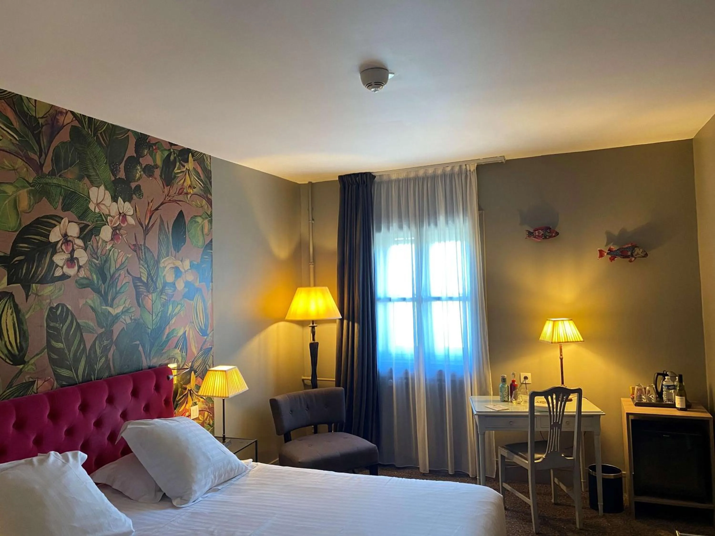 Photo of the whole room, Bed in Best Western Plus d'Europe et d'Angleterre