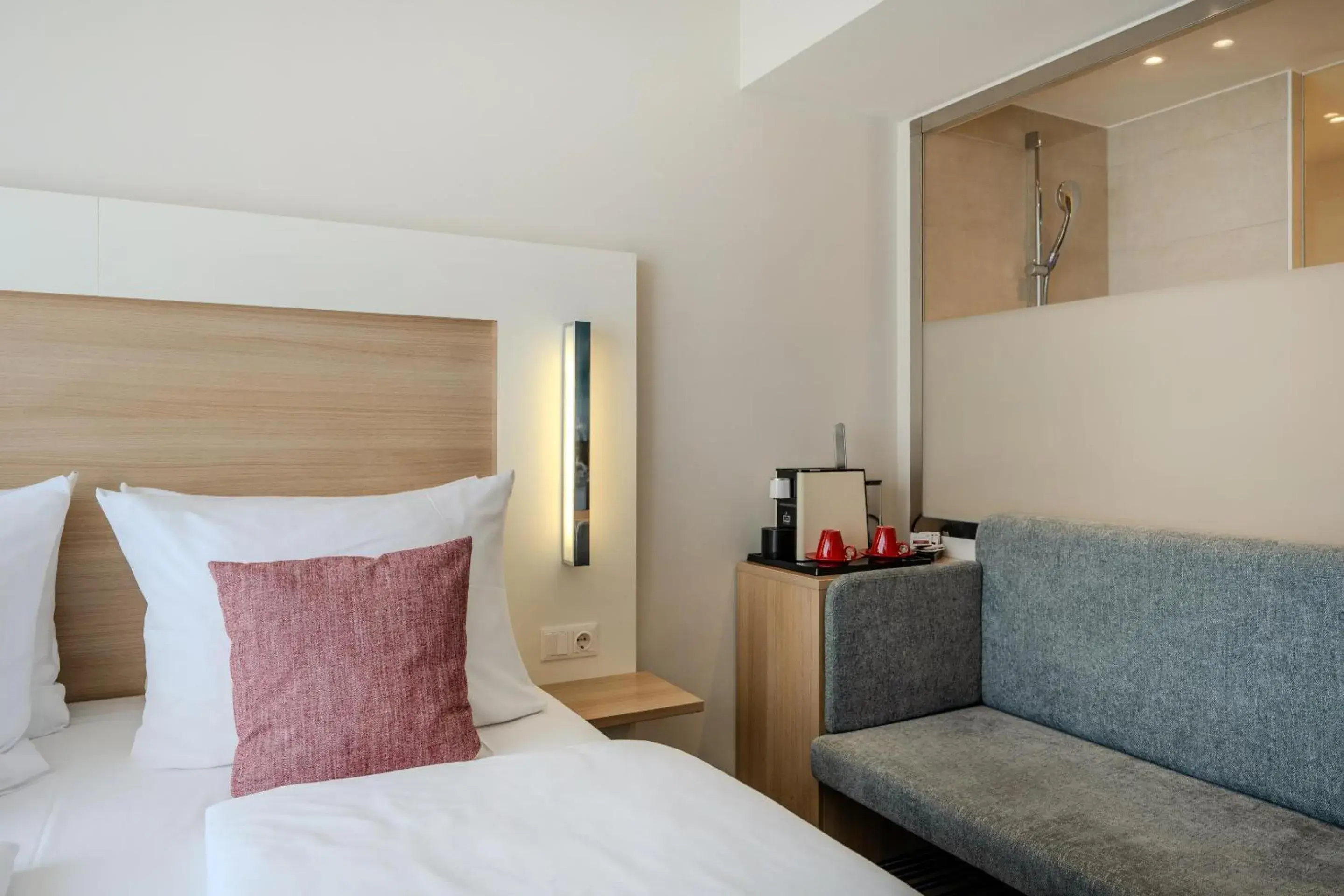 Superior Queen Room in Best Western Plus Welcome Hotel Frankfurt Superior Queen Room in Best Western Plus Welcome Hotel Frankfurt