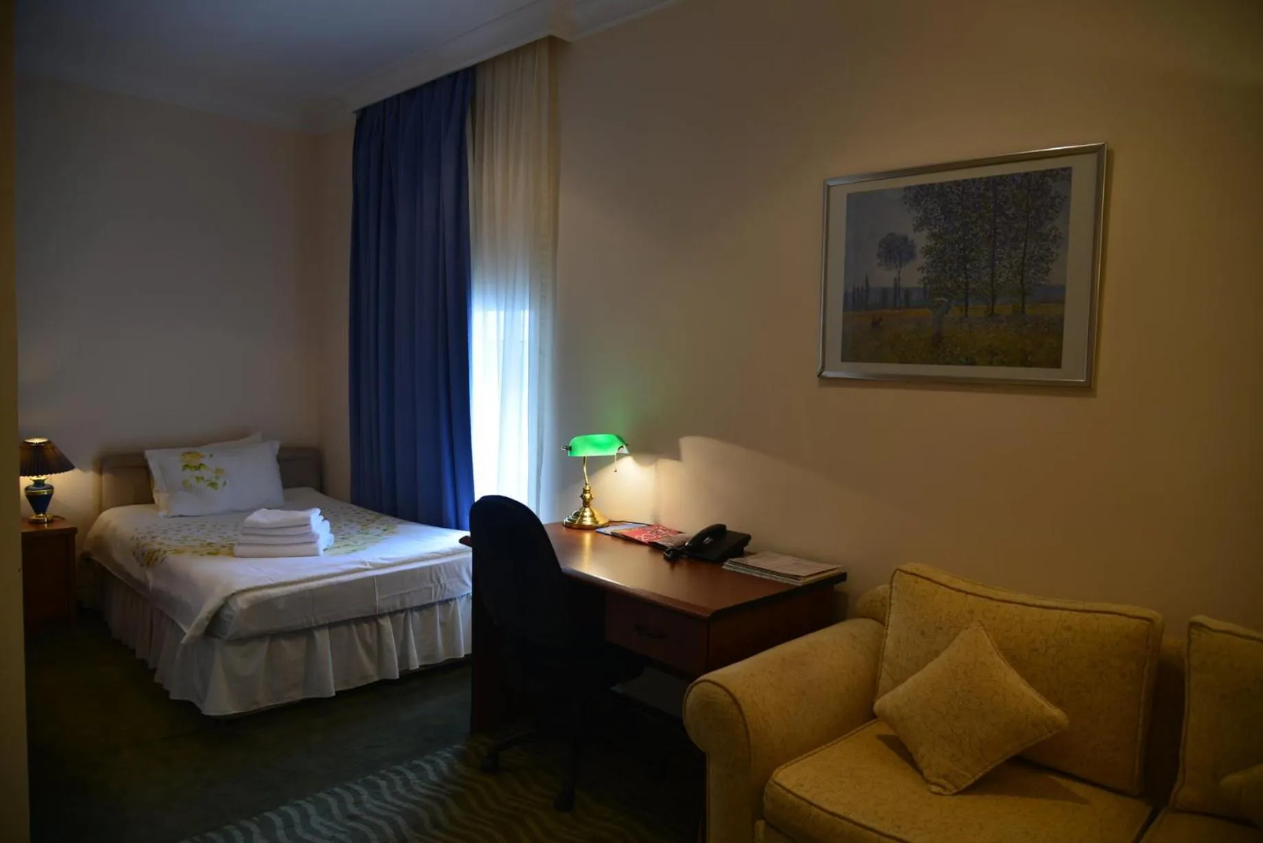 Bed in City Mansion ApartHotel