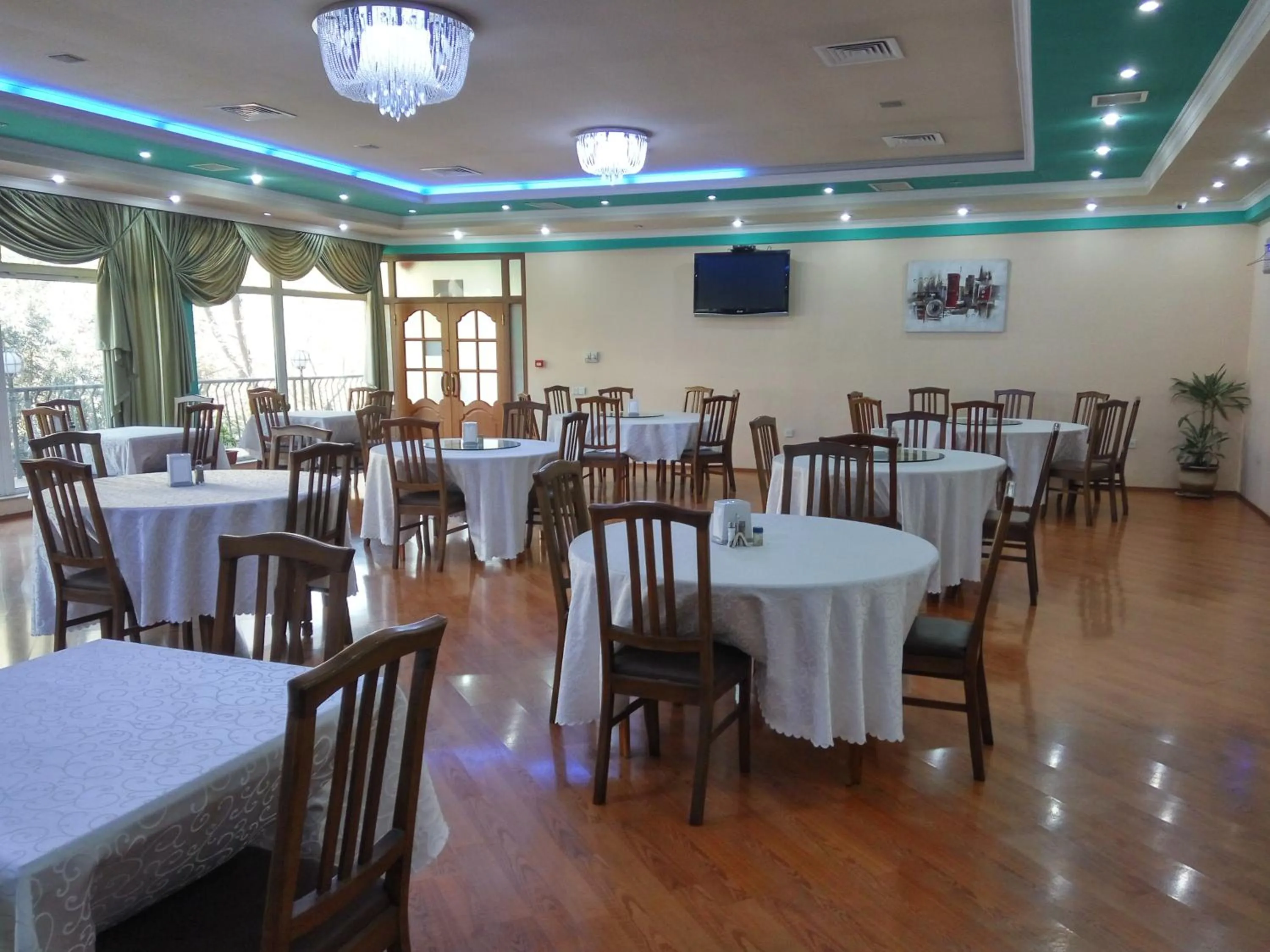 Restaurant/places to eat in City Mansion ApartHotel