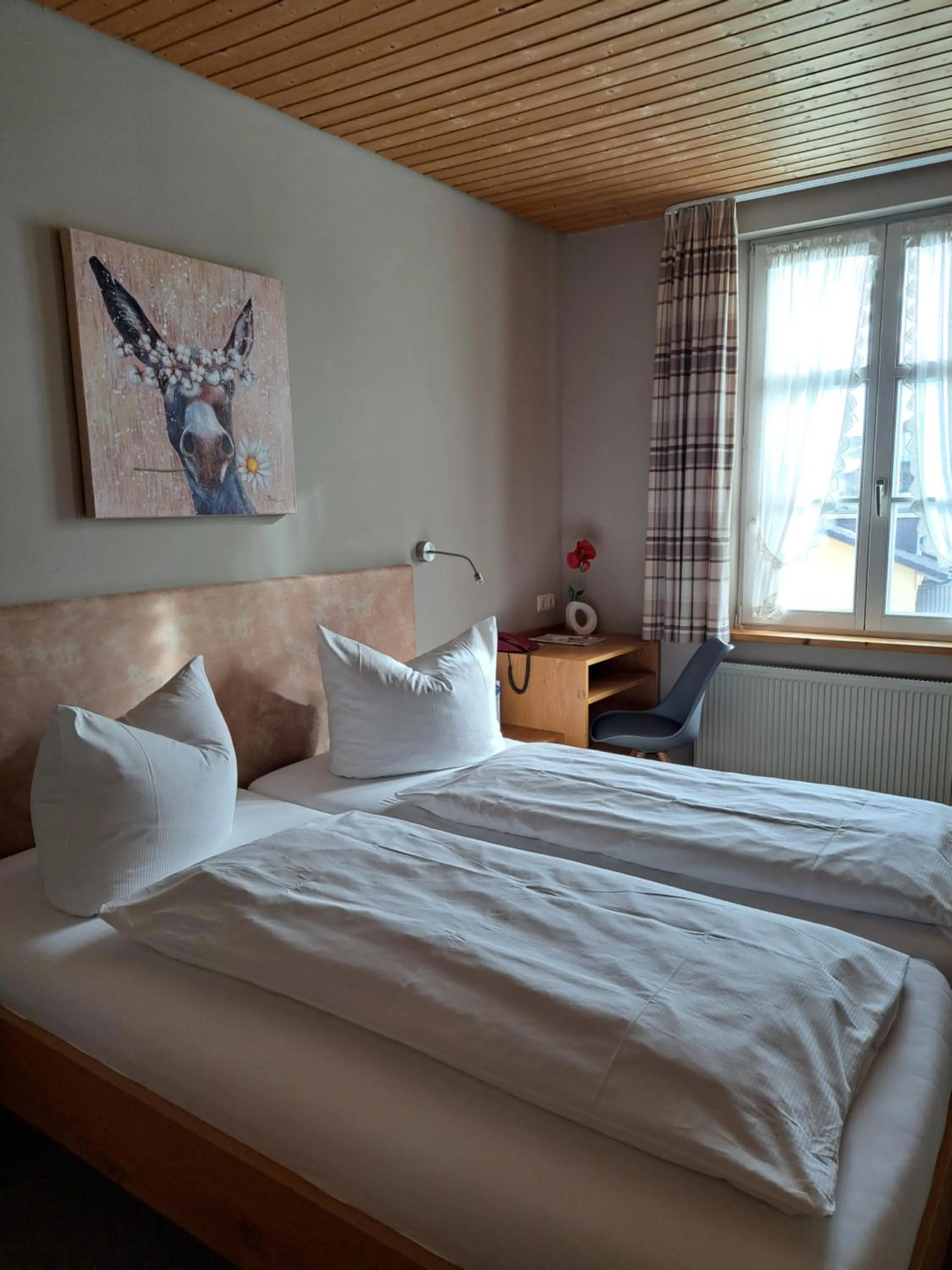 Photo of the whole room, Bed in Landgasthof Rössle - Beim Kräuterwirt