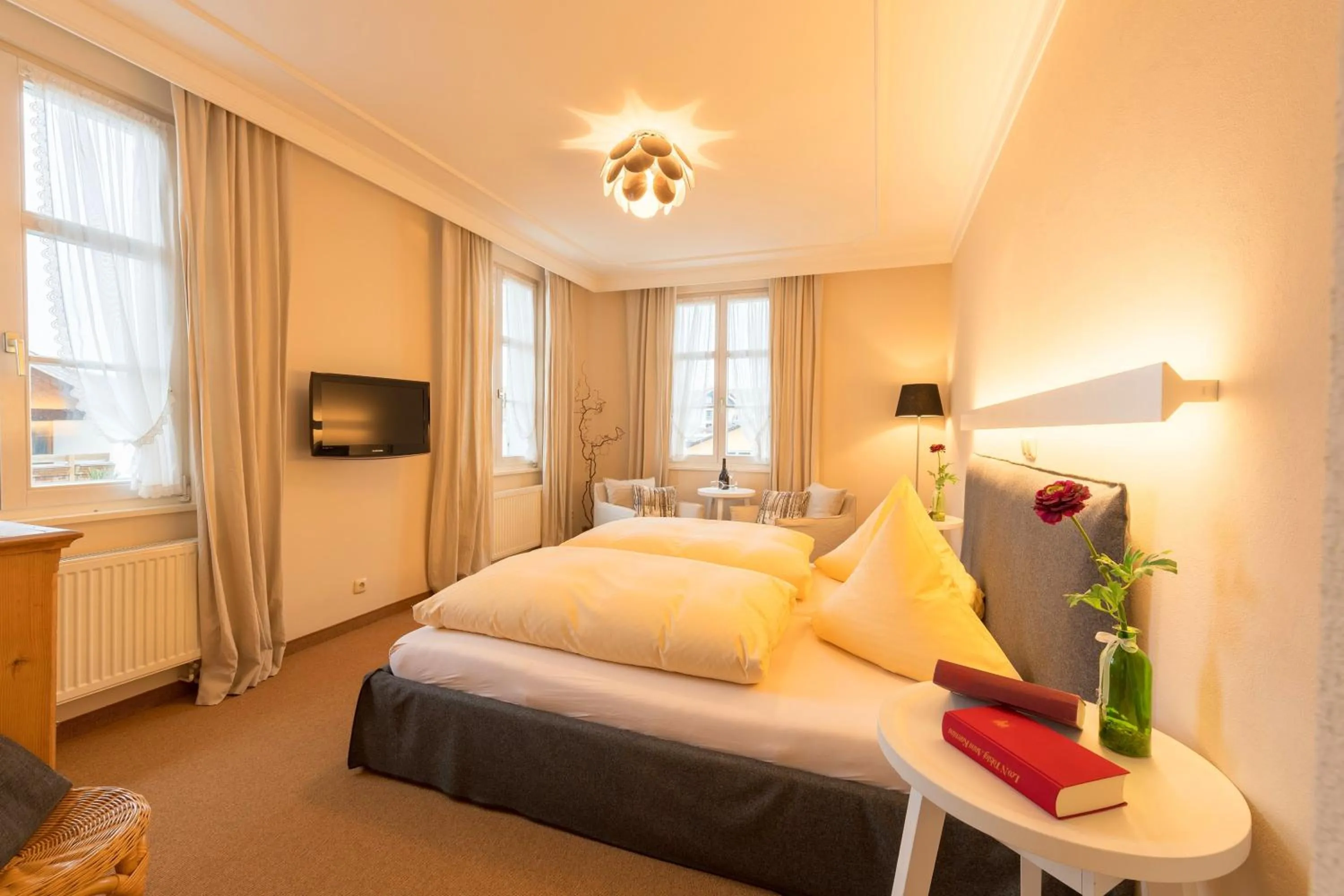 Photo of the whole room, Bed in Landgasthof Rössle - Beim Kräuterwirt