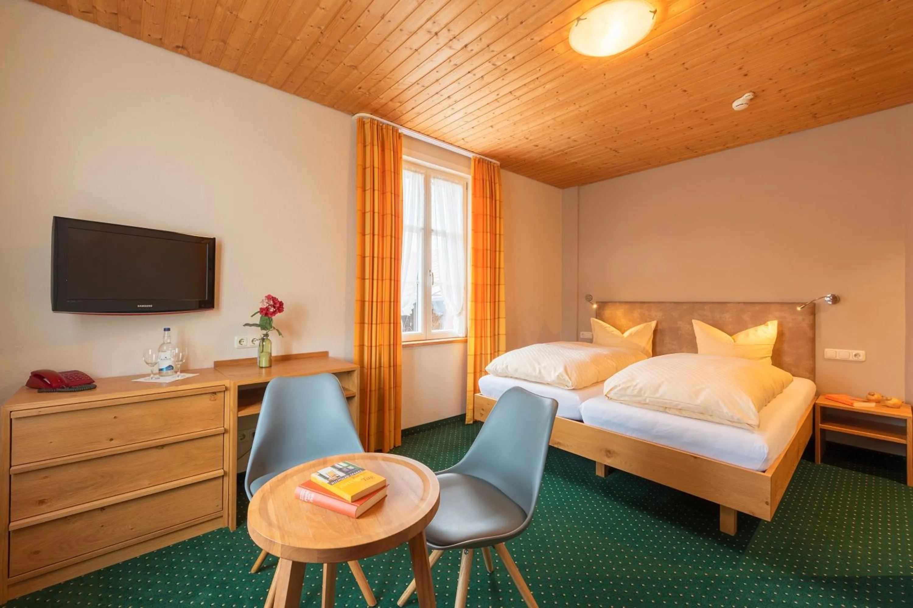 Photo of the whole room, Bed in Landgasthof Rössle - Beim Kräuterwirt