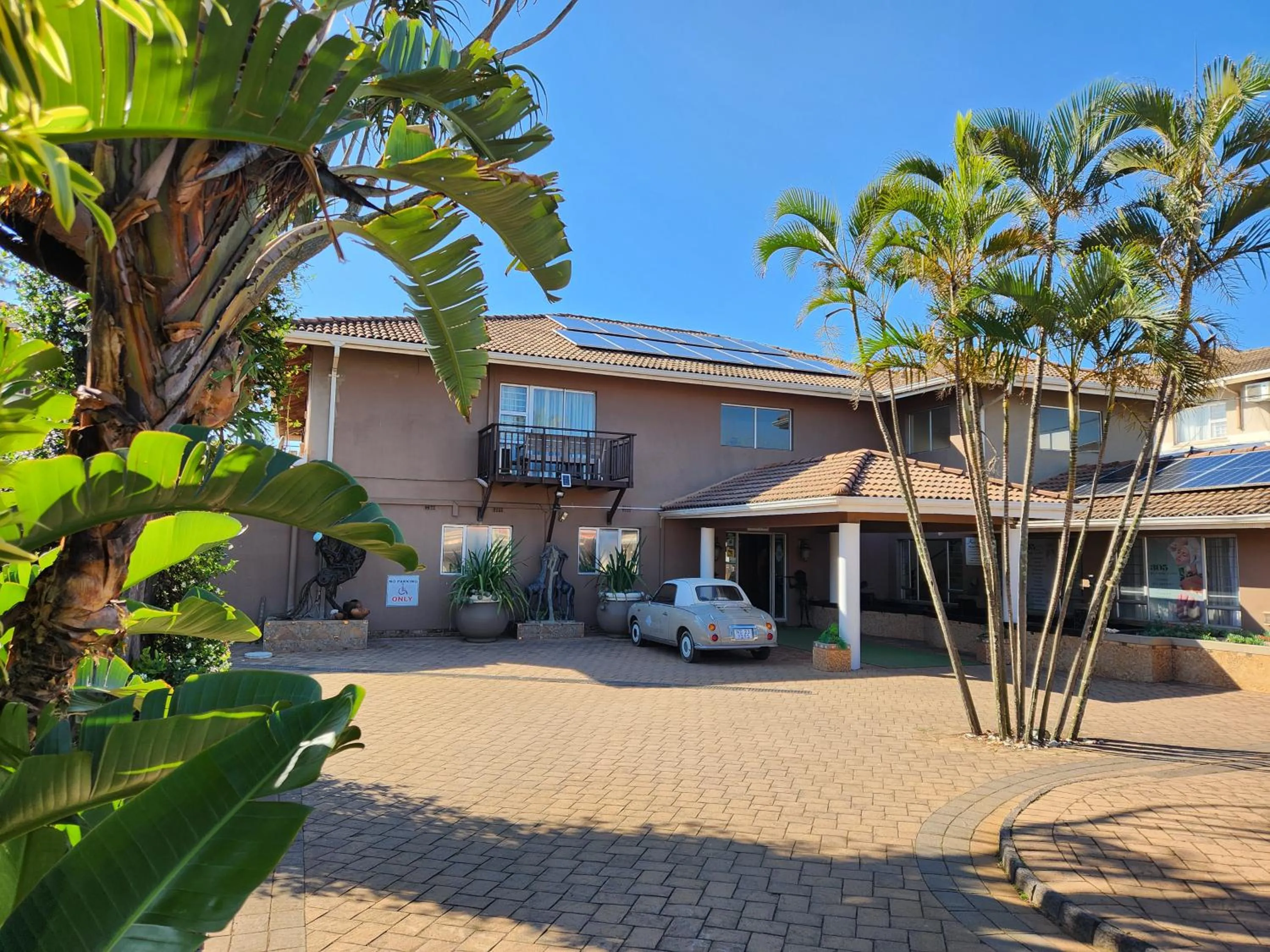 Facade/entrance in 305 Guest House