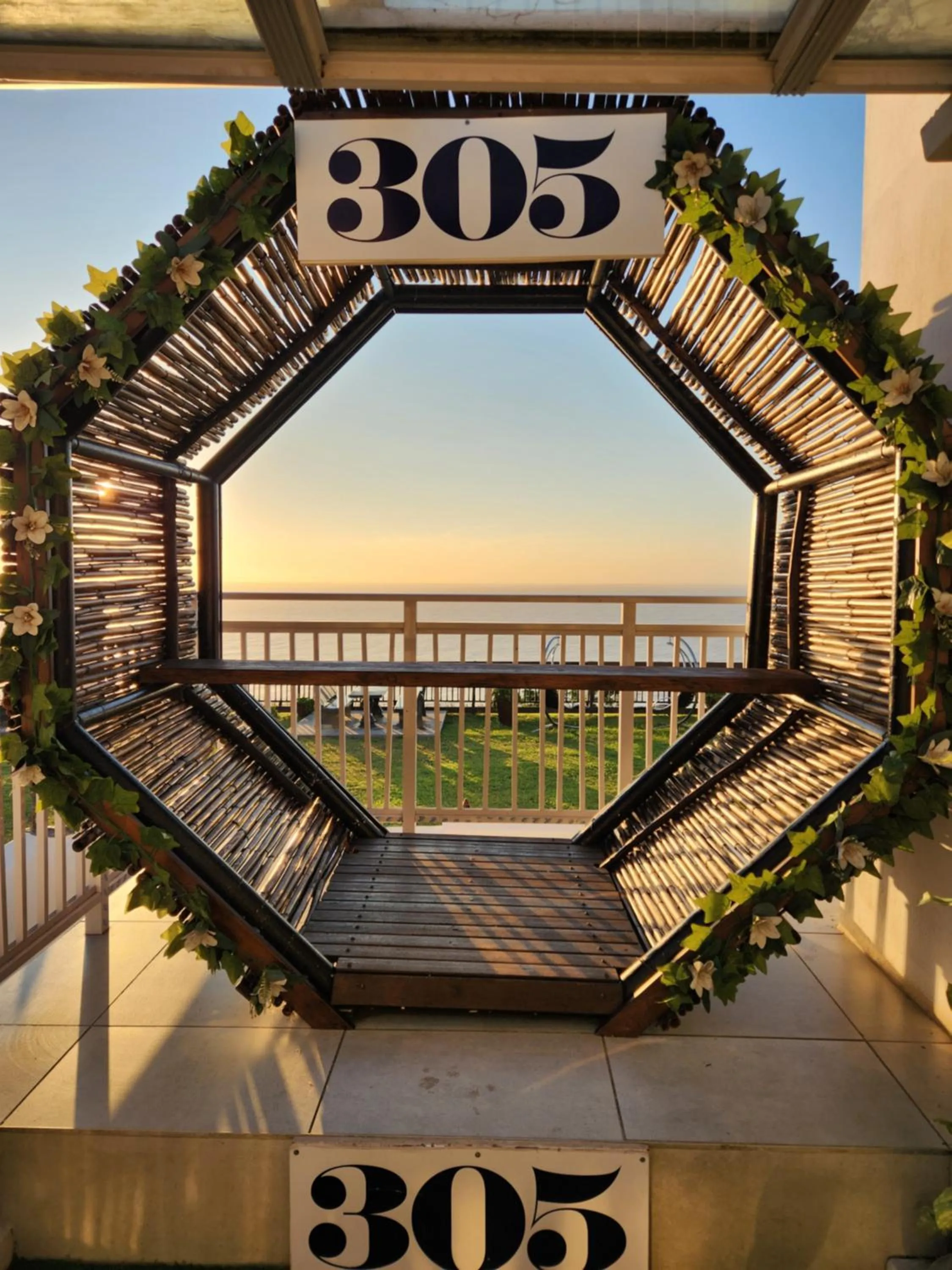 Restaurant/places to eat in 305 Guest House