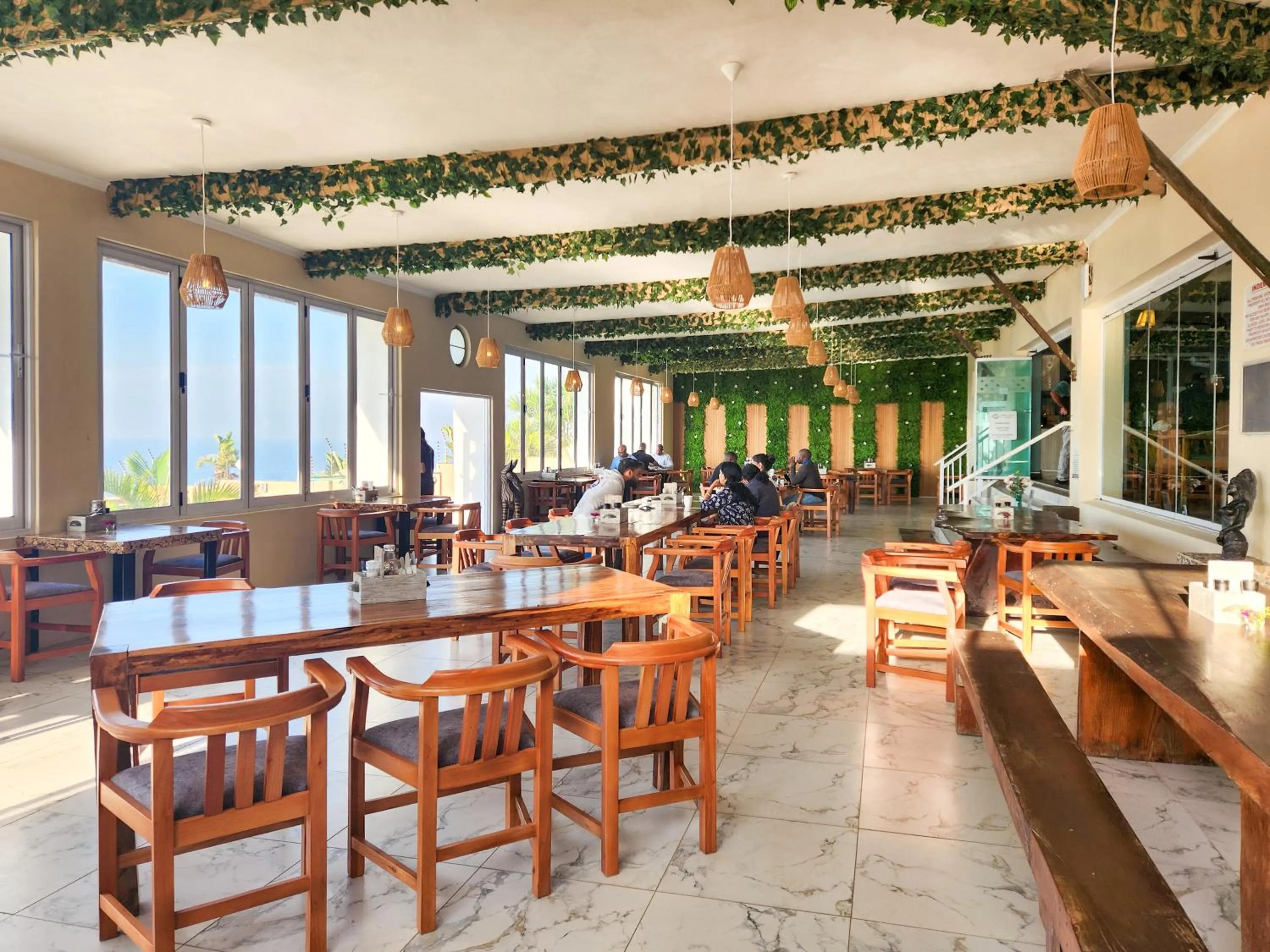 Restaurant/places to eat in 305 Guest House