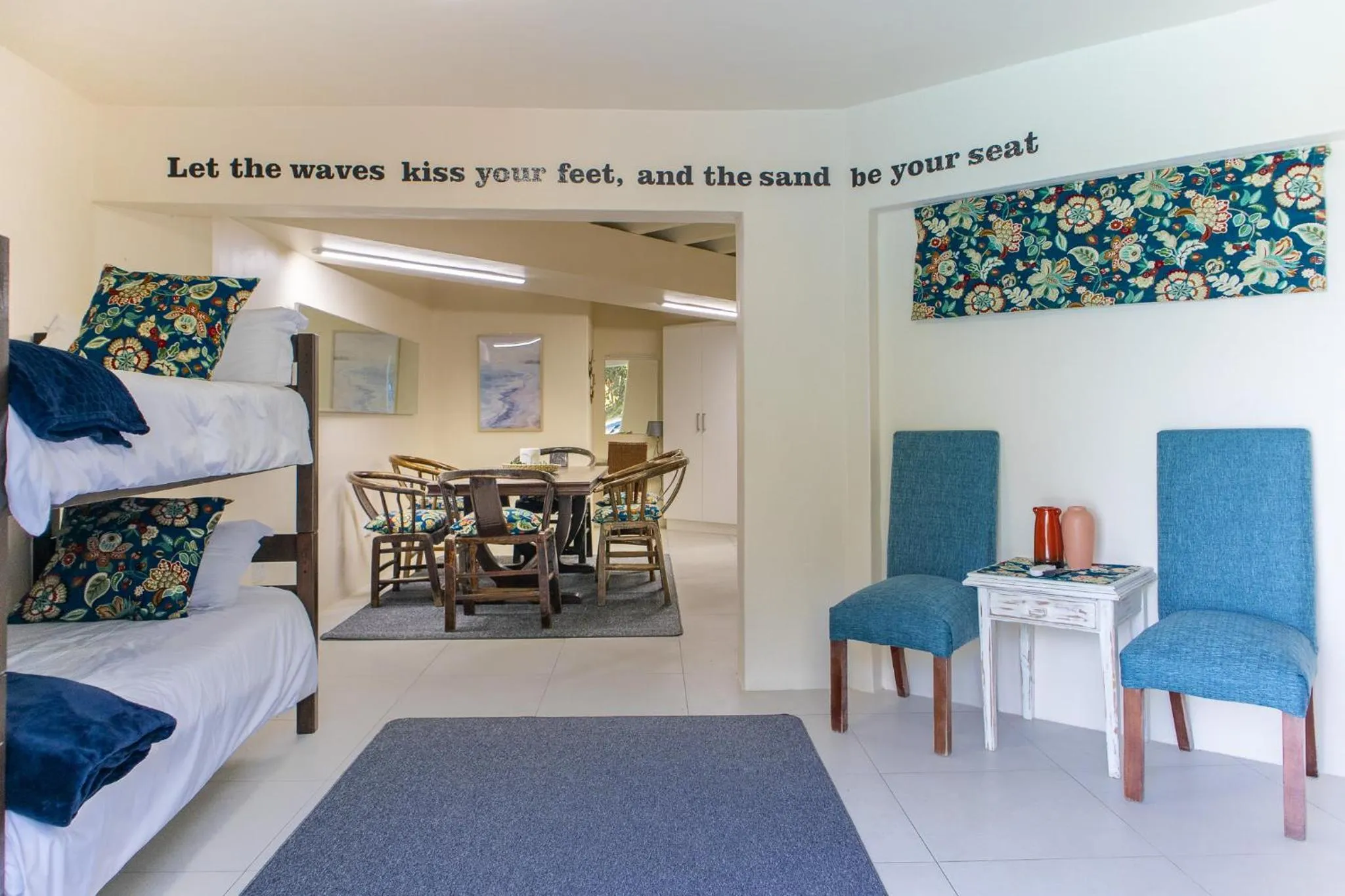 Dining area, Bed in 305 Guest House