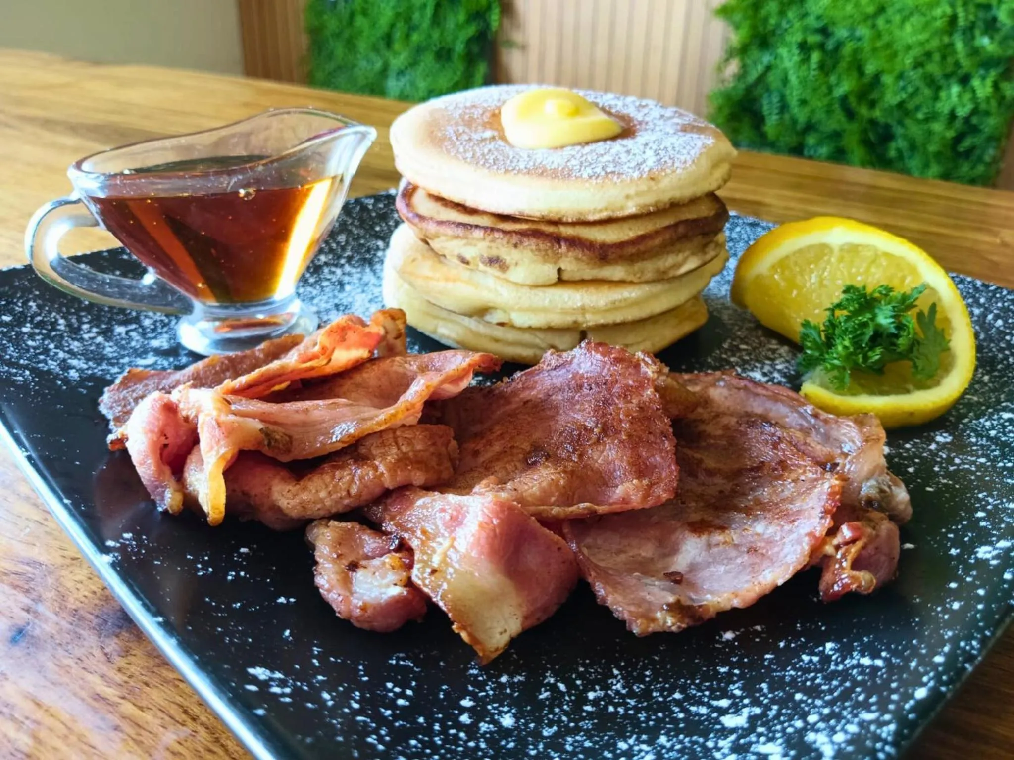 Restaurant/places to eat in 305 Guest House