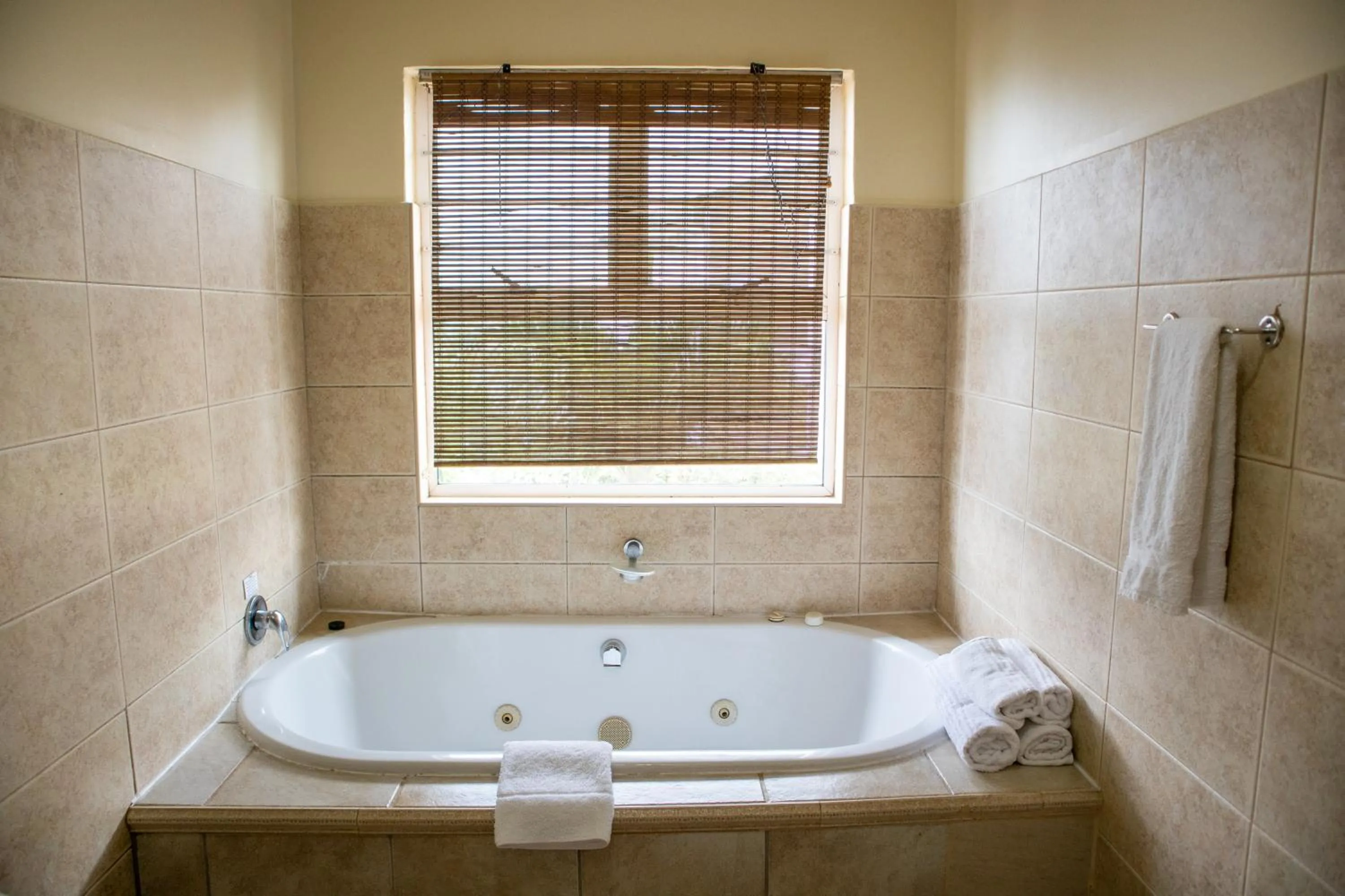 Bath in 305 Guest House
