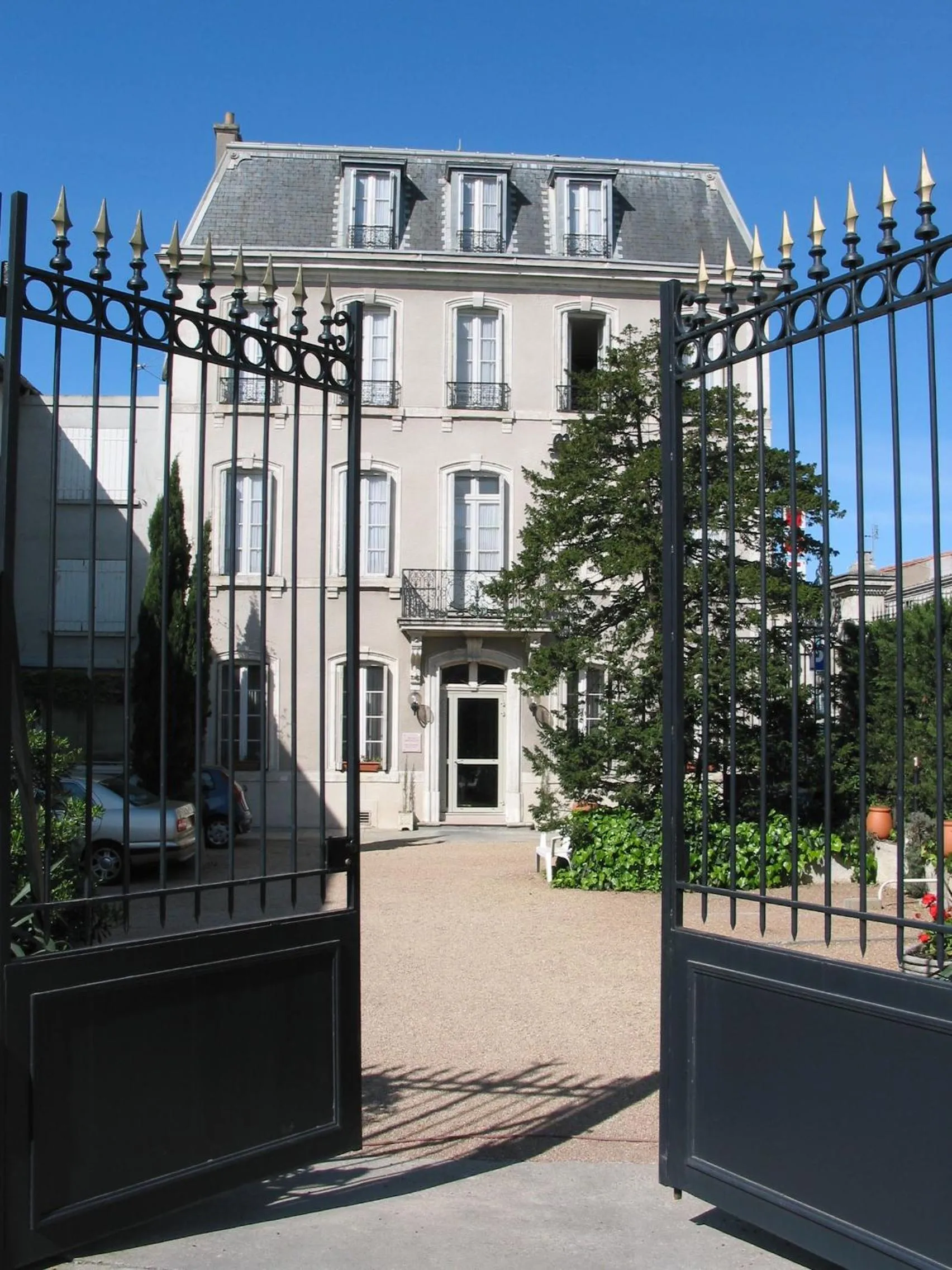 Facade/entrance in Hotel Montsegur