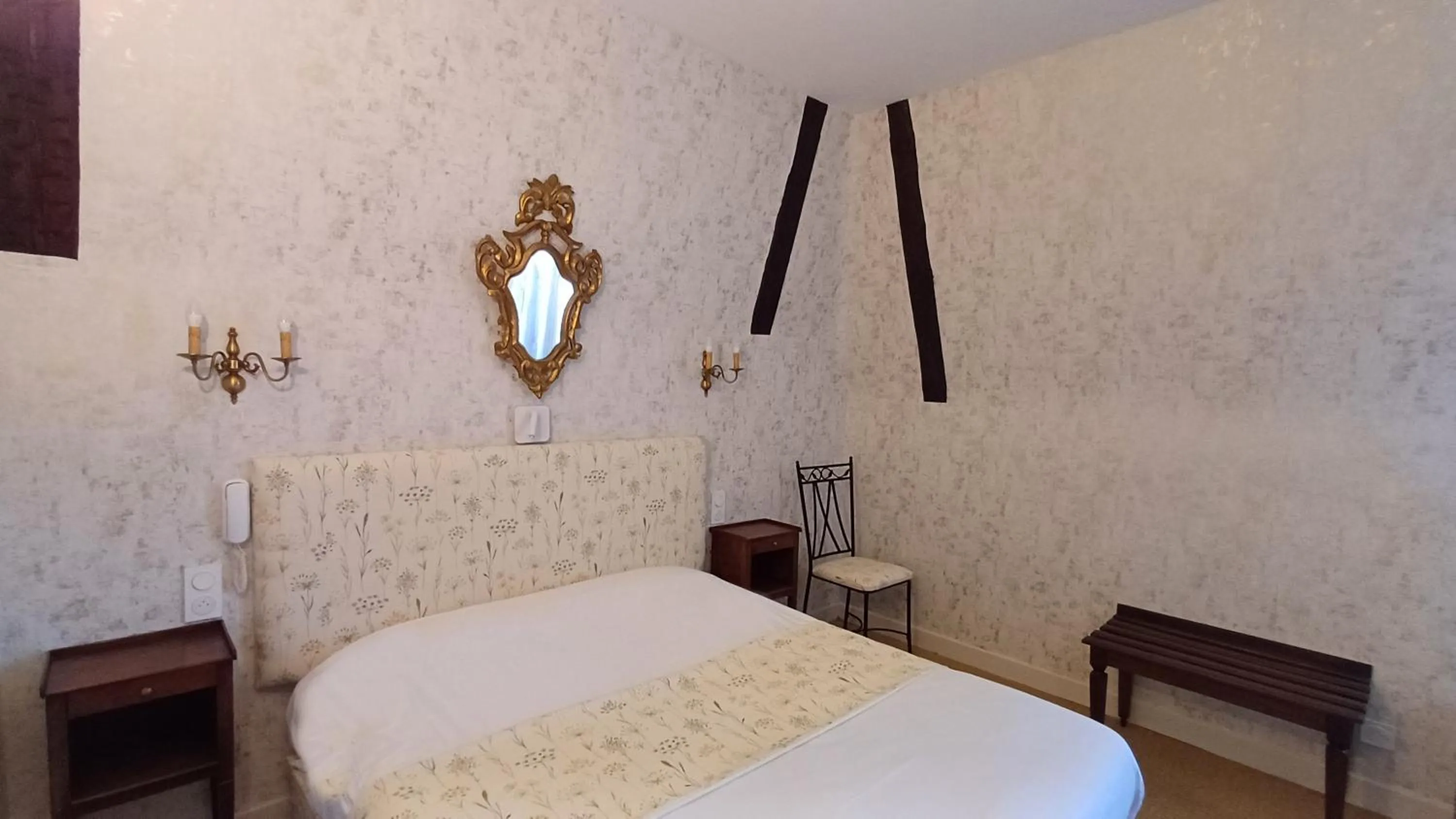 Bedroom in Hotel Montsegur
