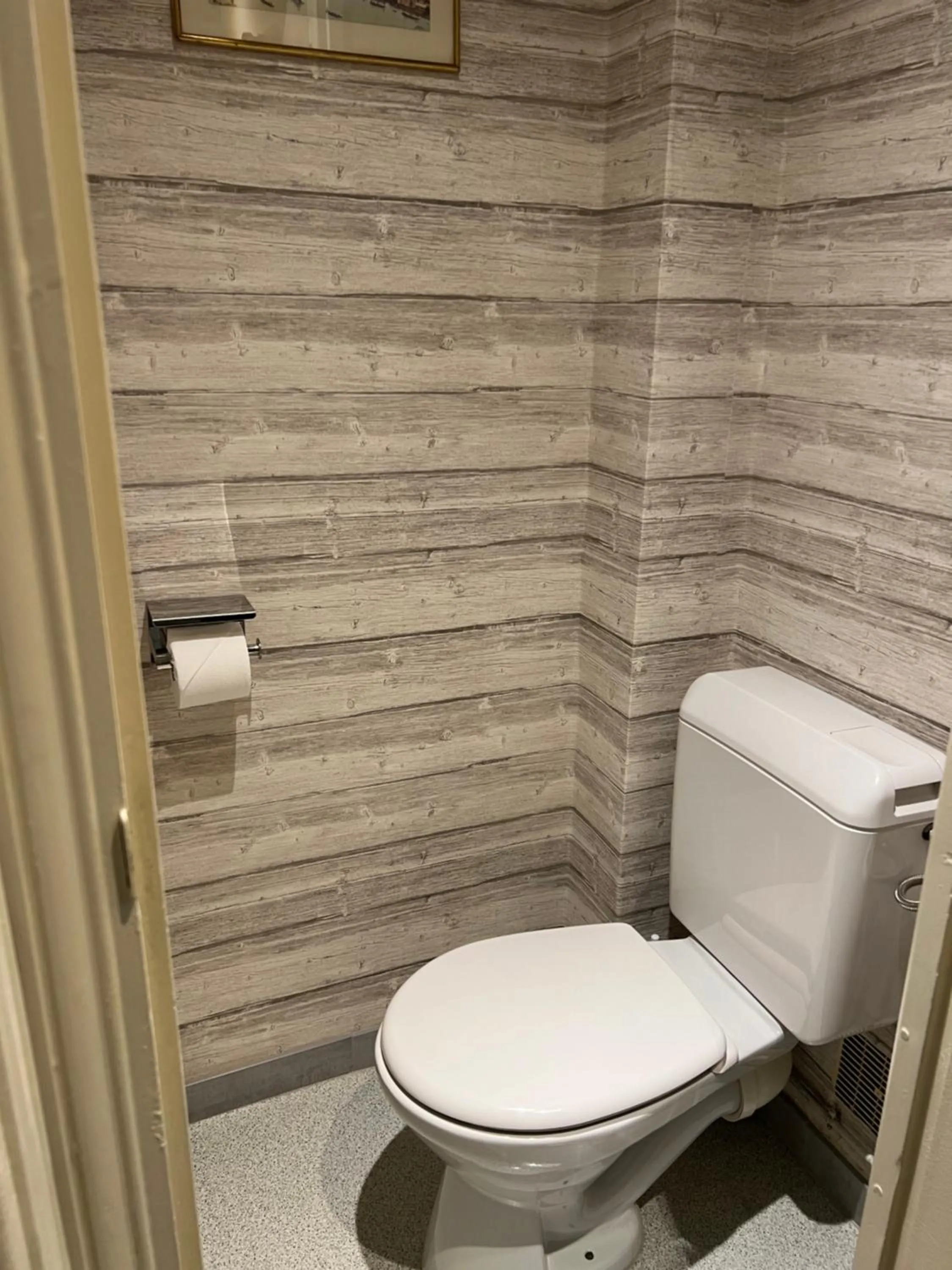 Toilet in Hotel Montsegur