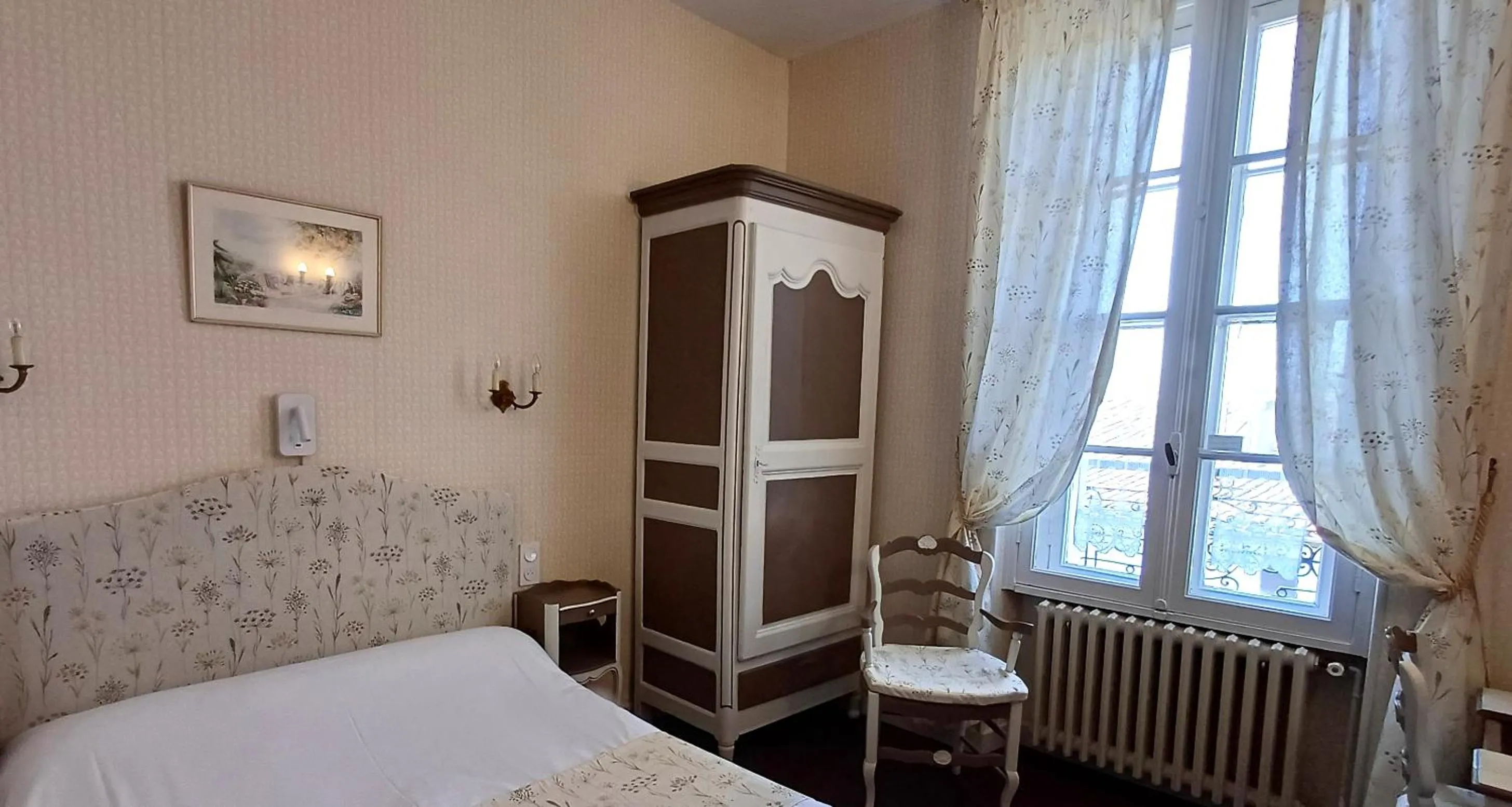 Bedroom in Hotel Montsegur