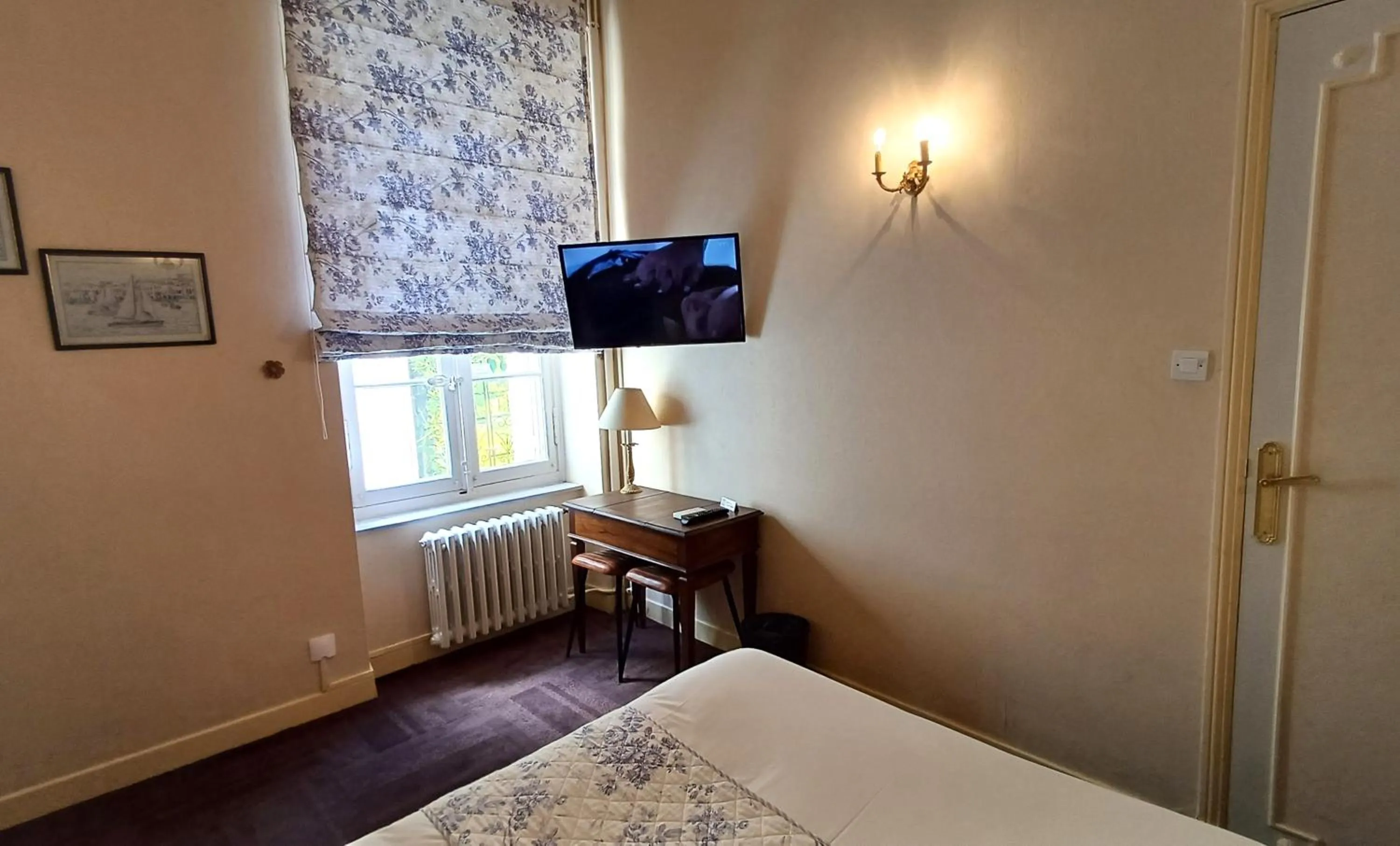 Bedroom in Hotel Montsegur