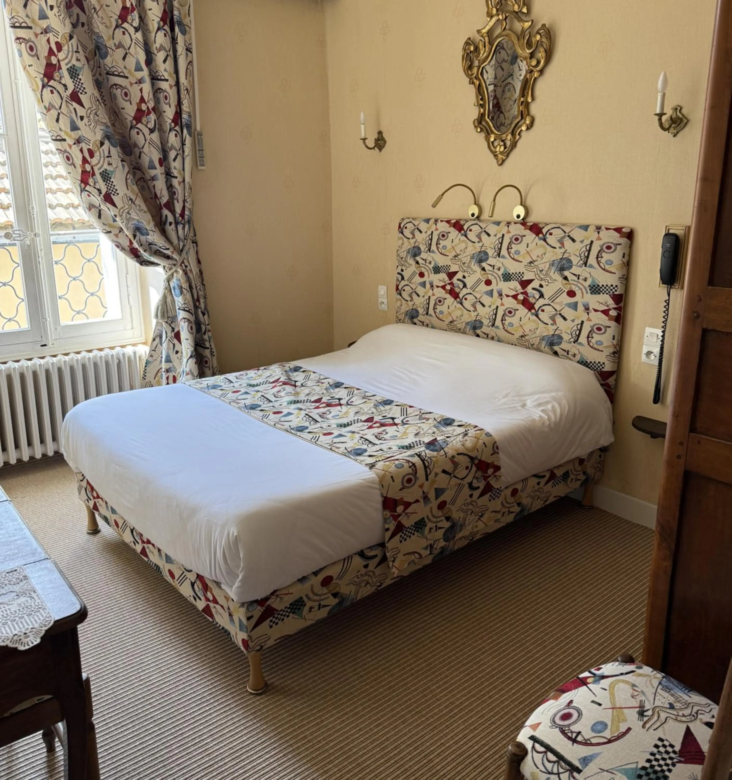 Bedroom in Hotel Montsegur