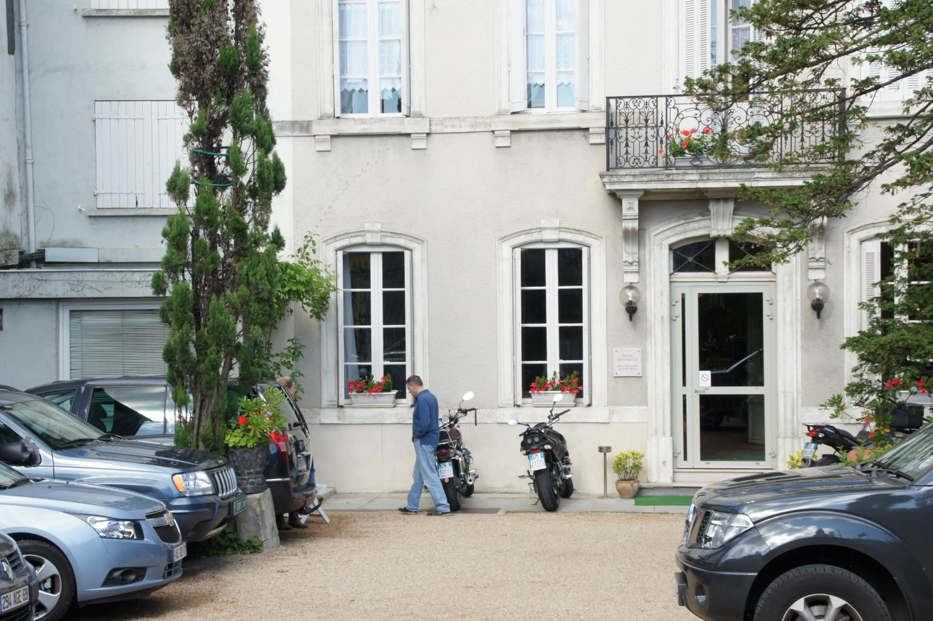 Parking in Hotel Montsegur