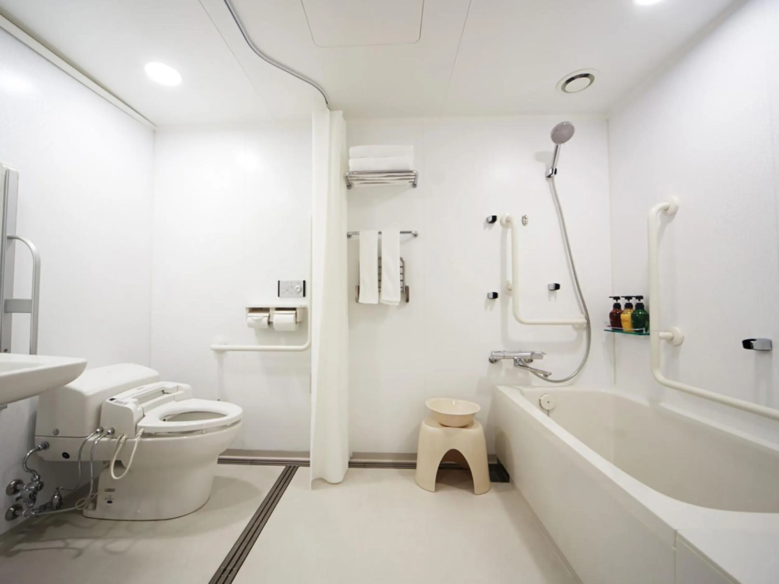 Shower in Vessel Inn Hakata Nakasu