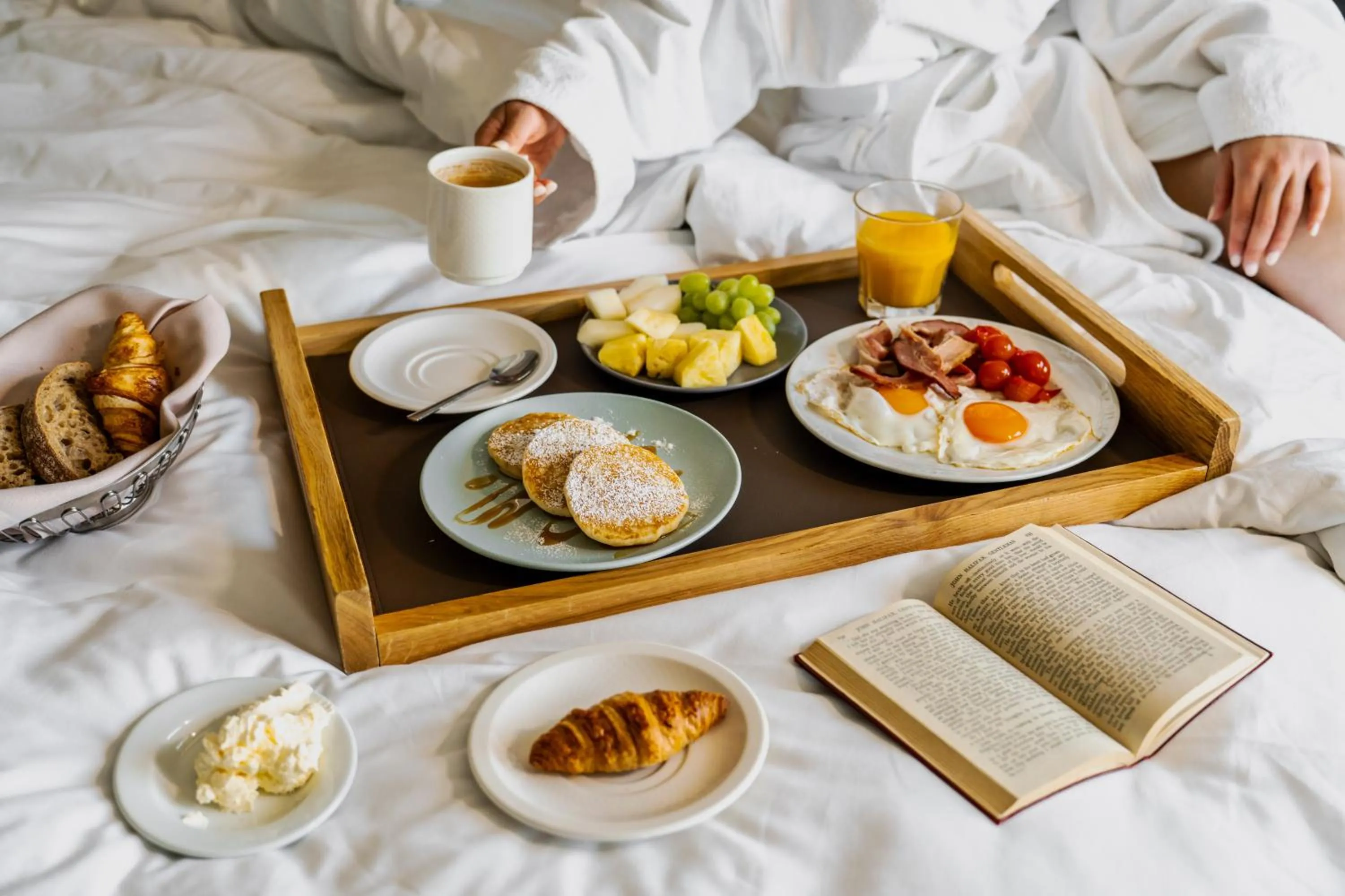 Food and drinks, Bed in Radisson Blu Latvija Conference & Spa Hotel, Riga