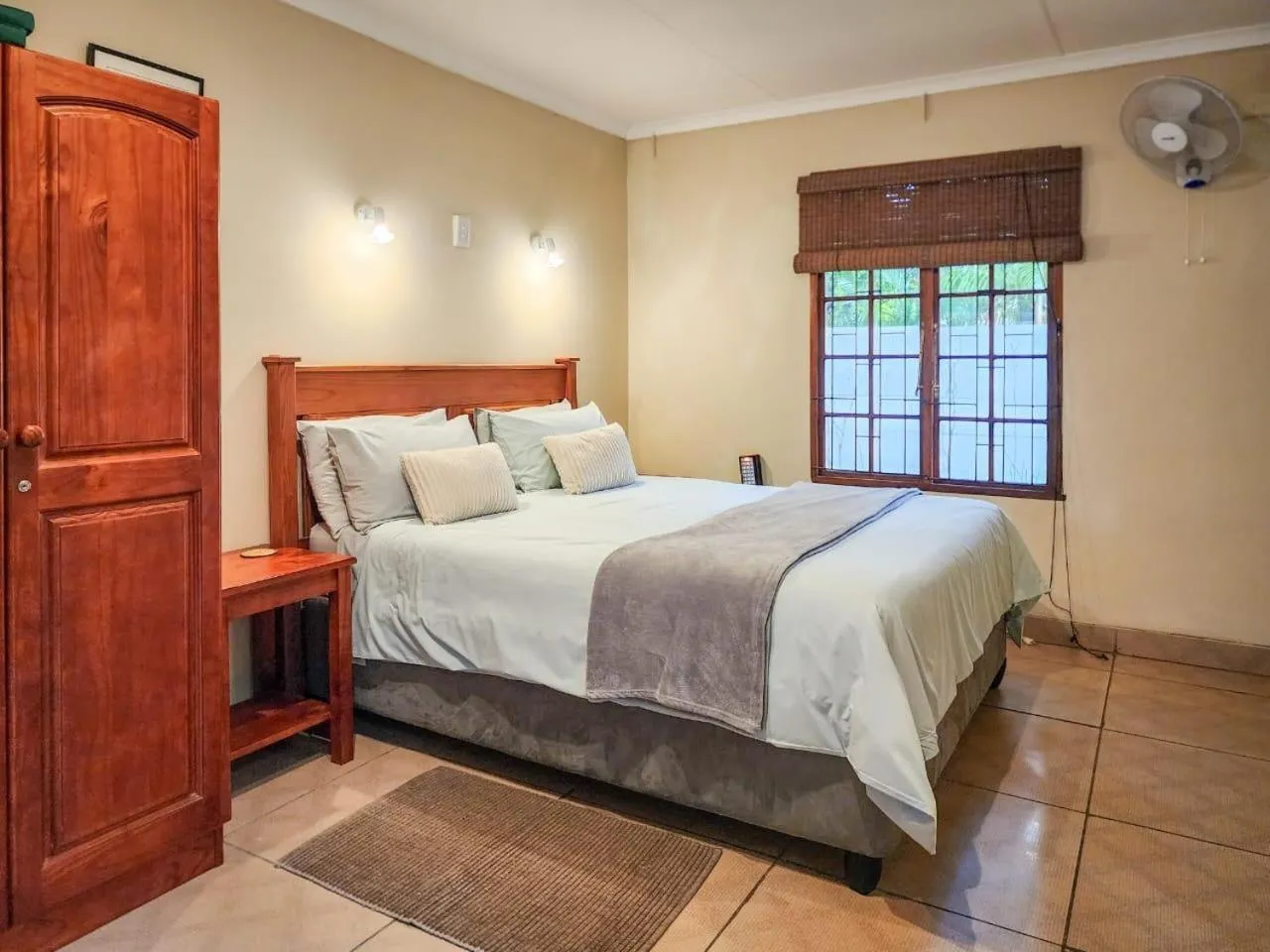 Bedroom, Bed in Parkers Cottages