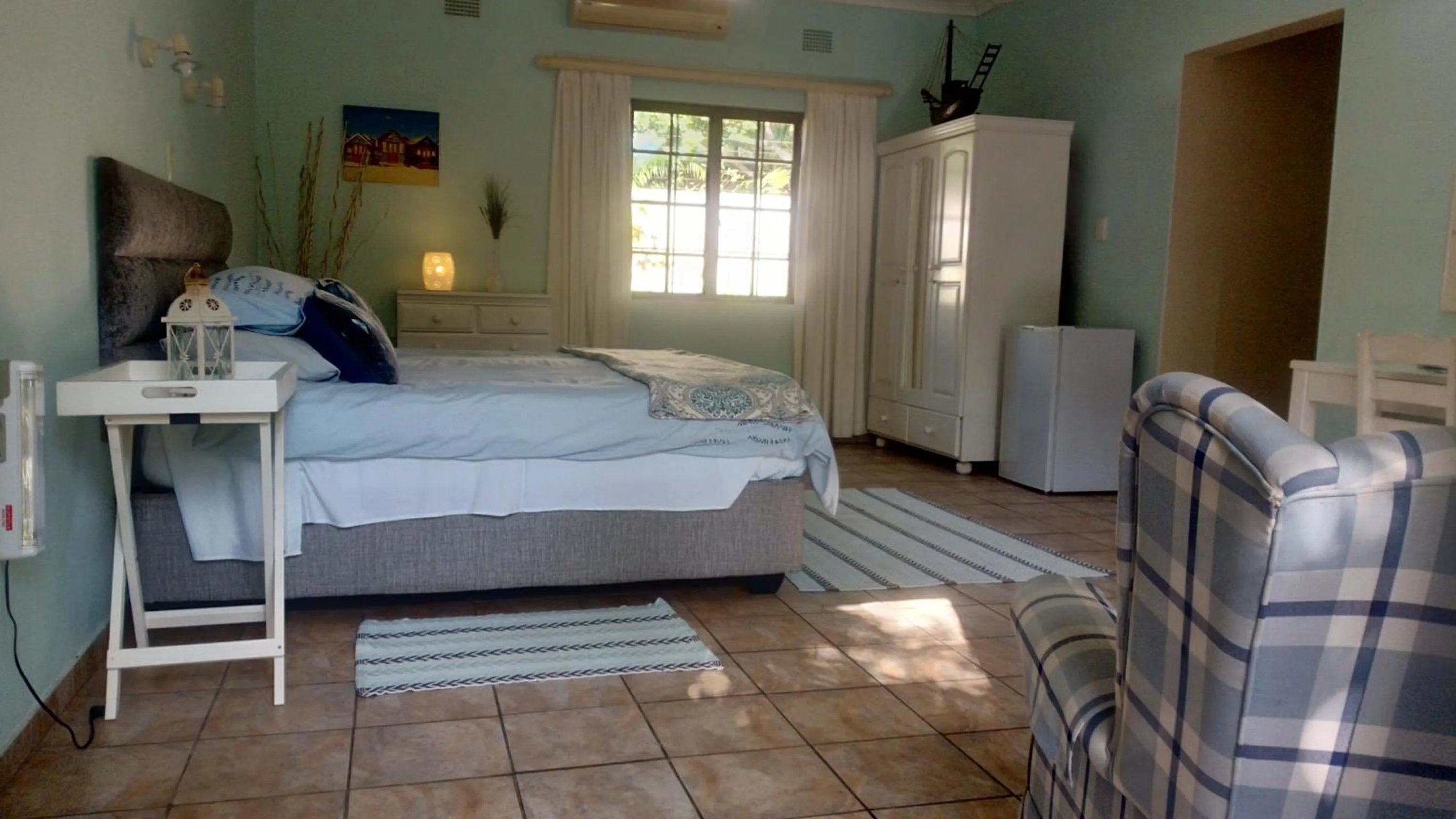 Photo of the whole room, Bed in Parkers Cottages