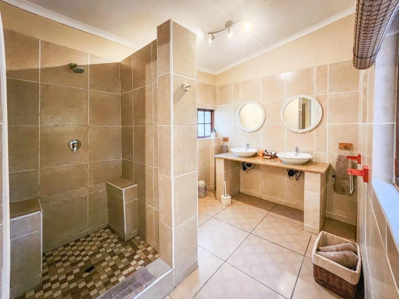 Bathroom in Parkers Cottages