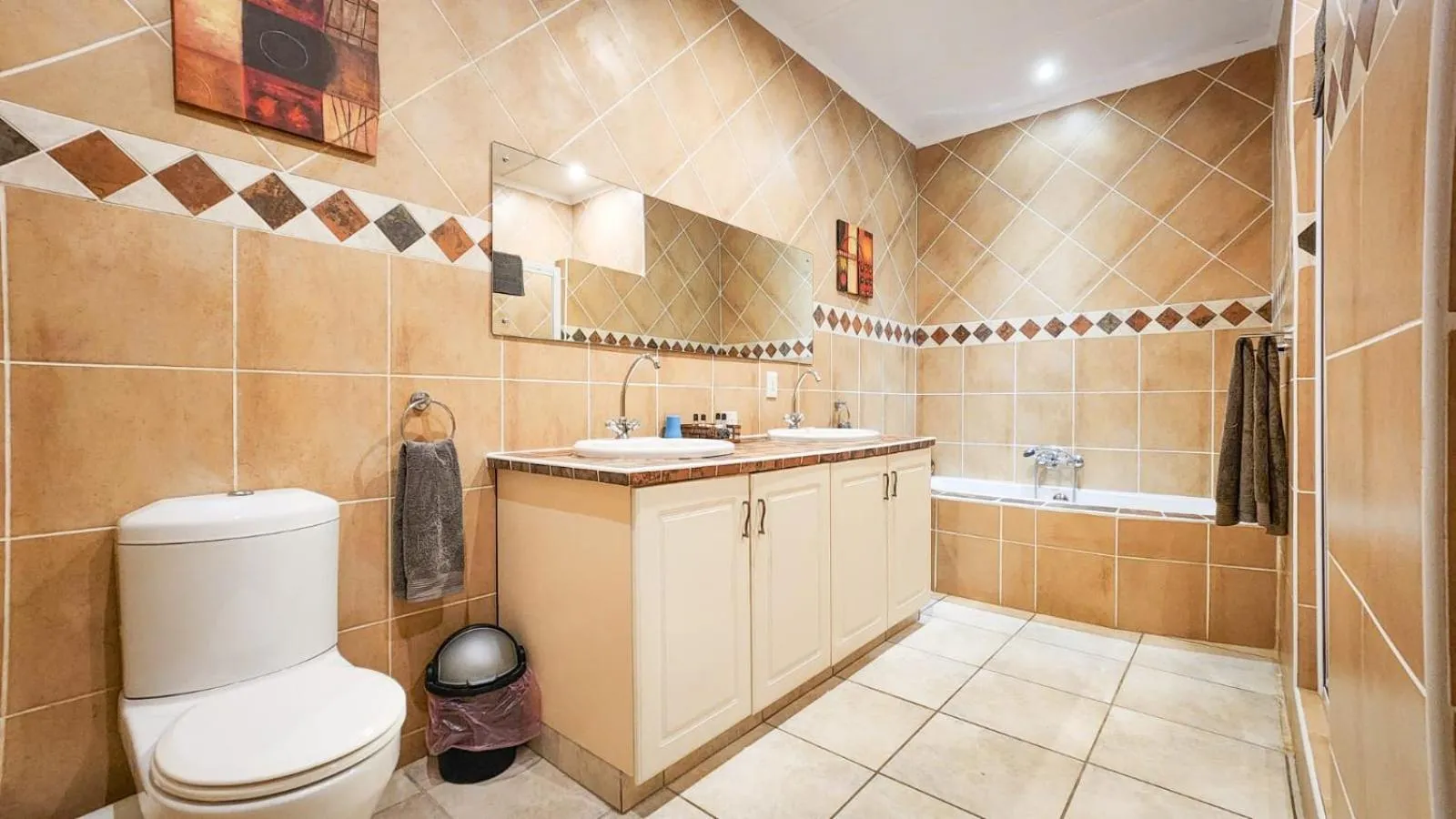 Bathroom in Parkers Cottages