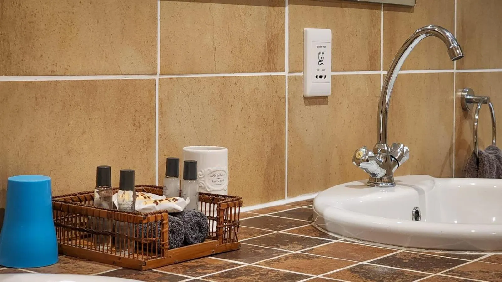 Bathroom in Parkers Cottages