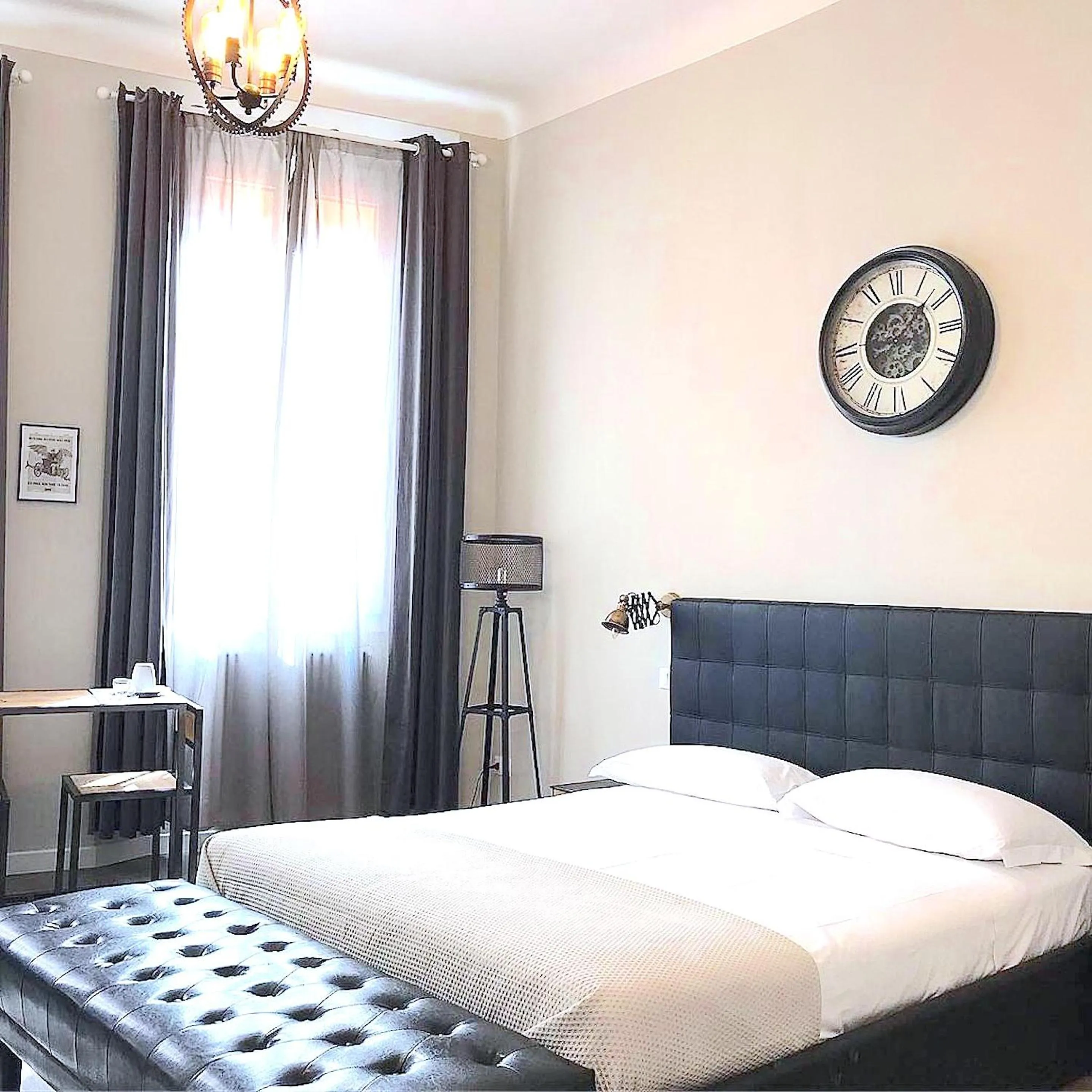 Bed in Steam House Room & Breakfast