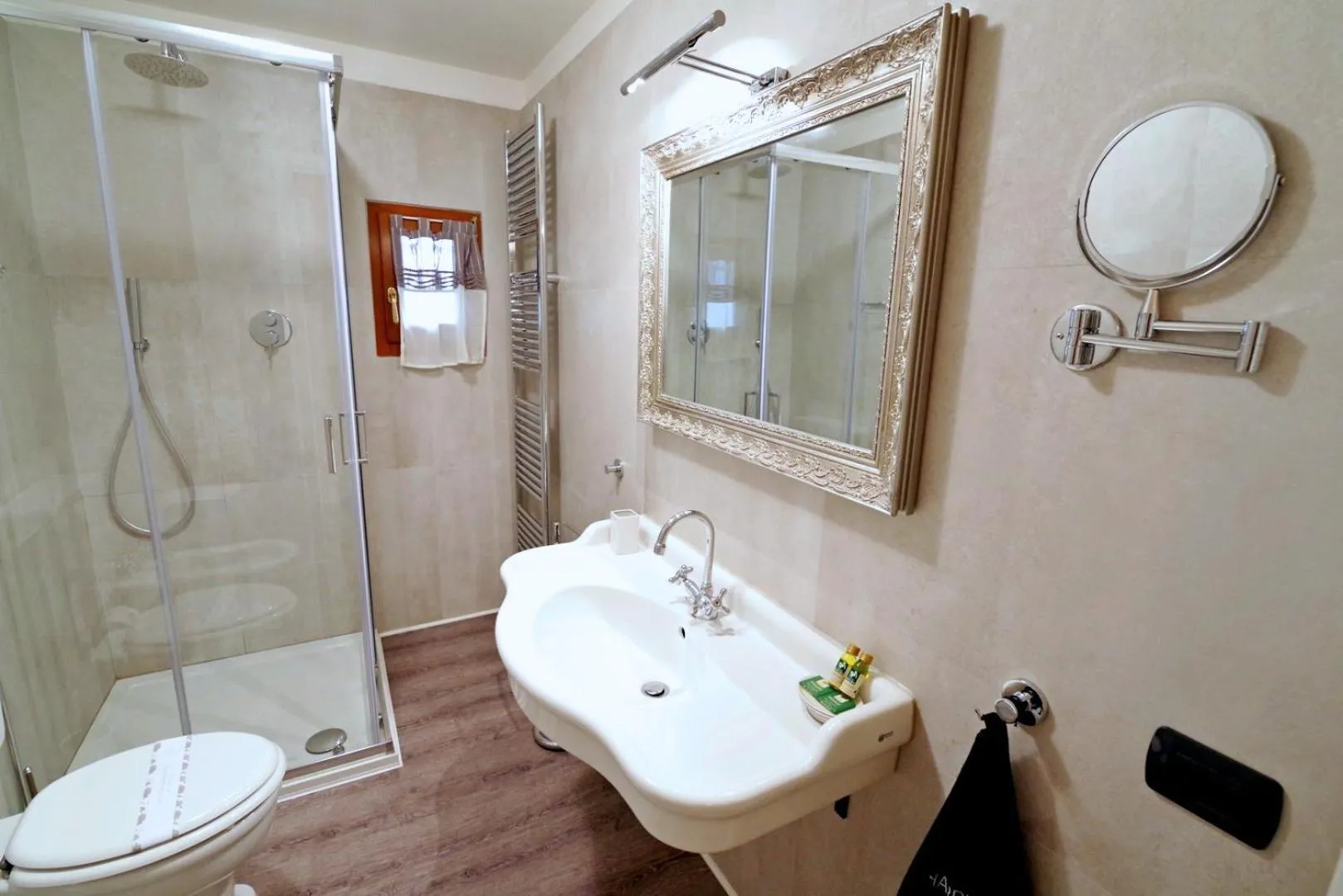 Steam House Room & Breakfast